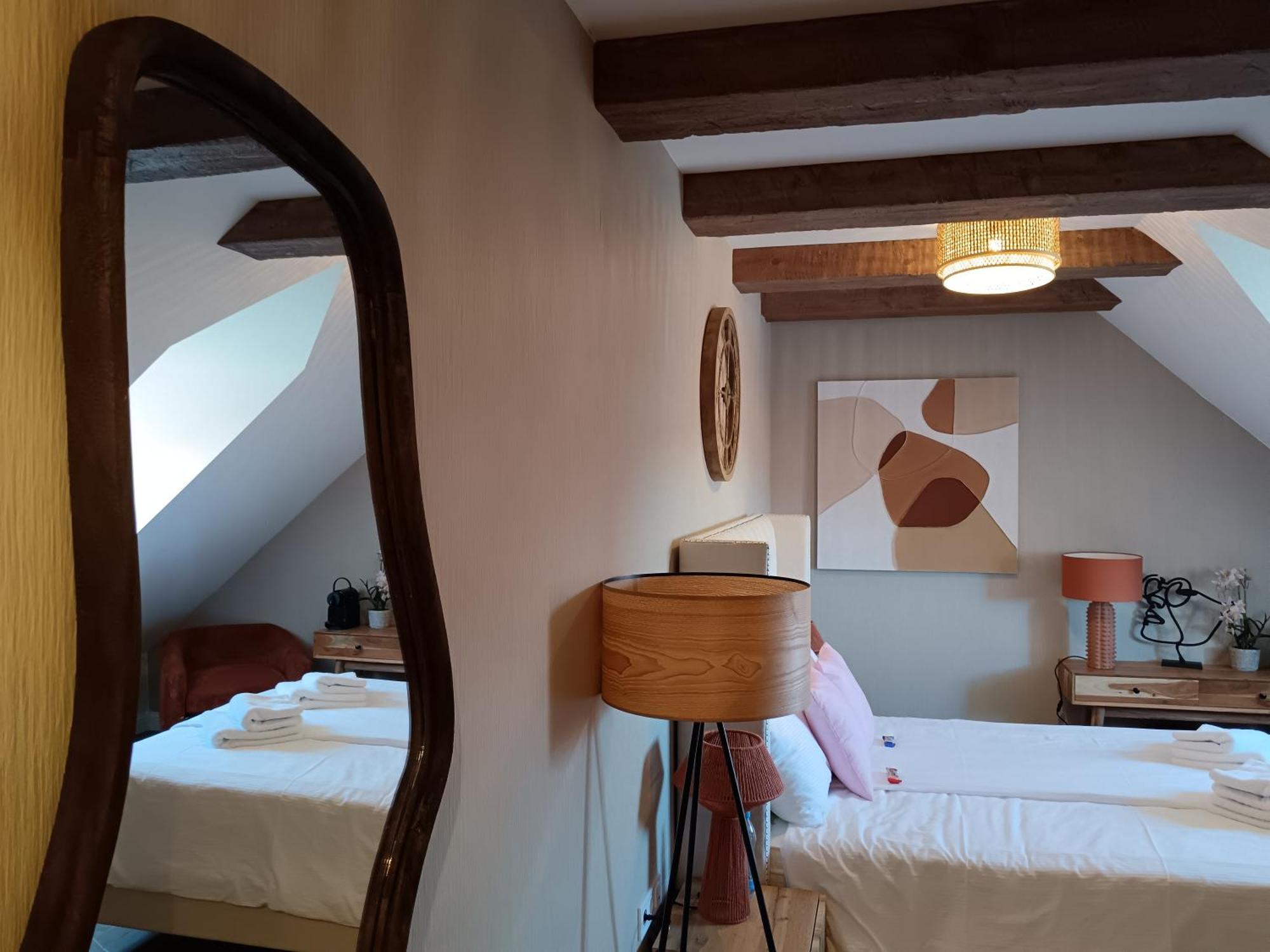 Zimmer mit Queensize-Bett und Gartenblick