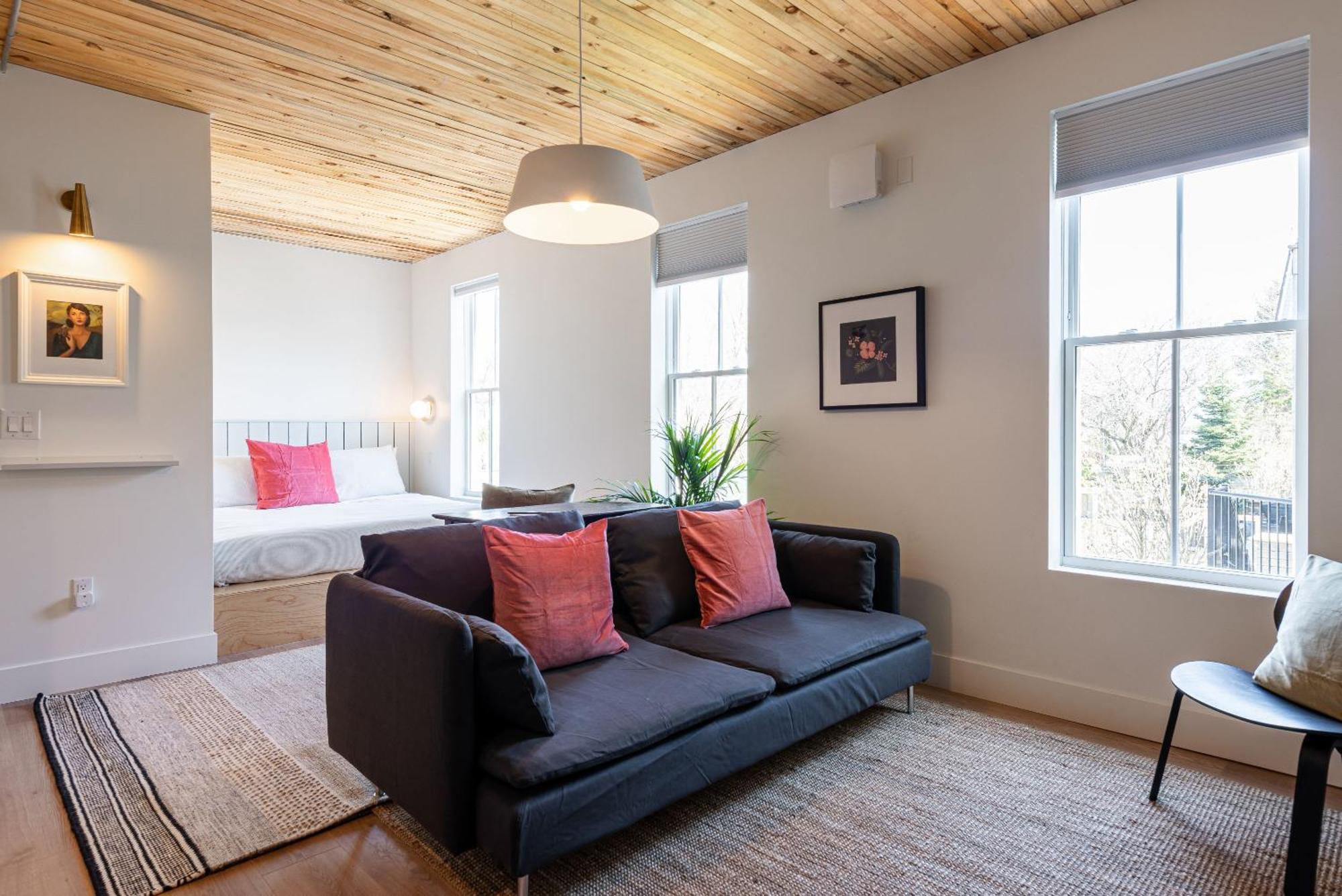 Deluxe King Suite