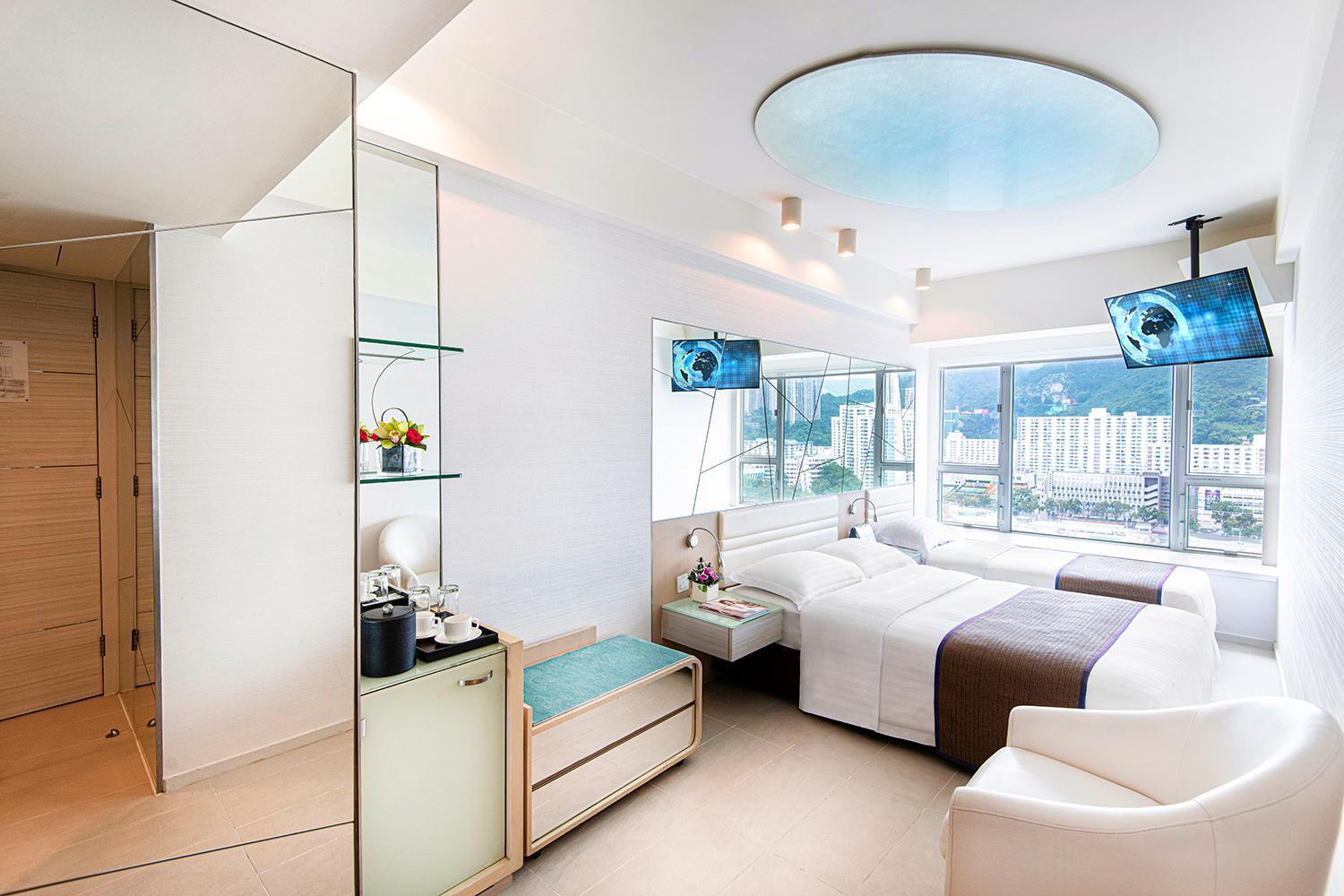 Premier Riverview Queen Queen Room