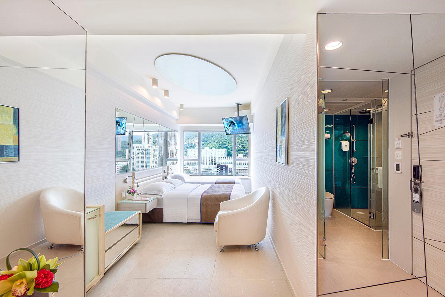 Premier Riverview Queen Queen Room
