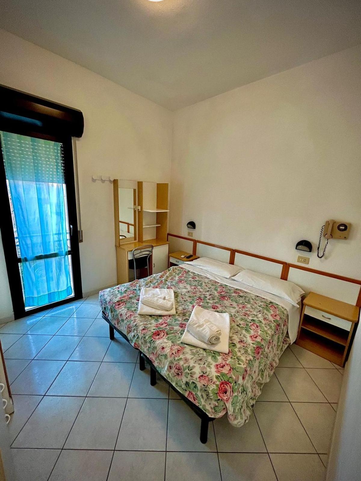 Double Room (1 Adult)