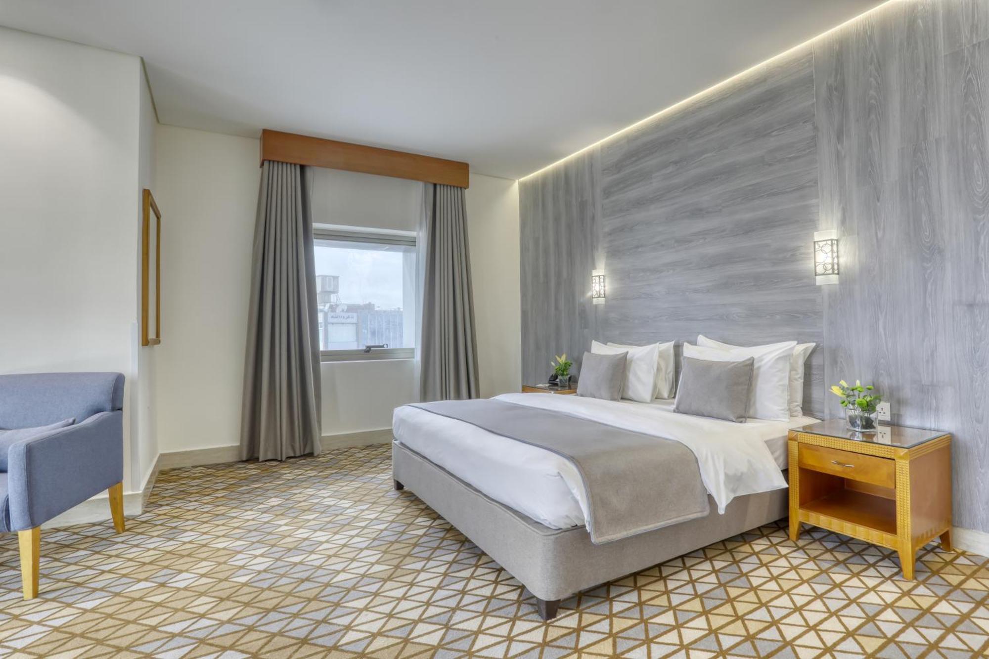 Executive Suite,1649901005:JPEG