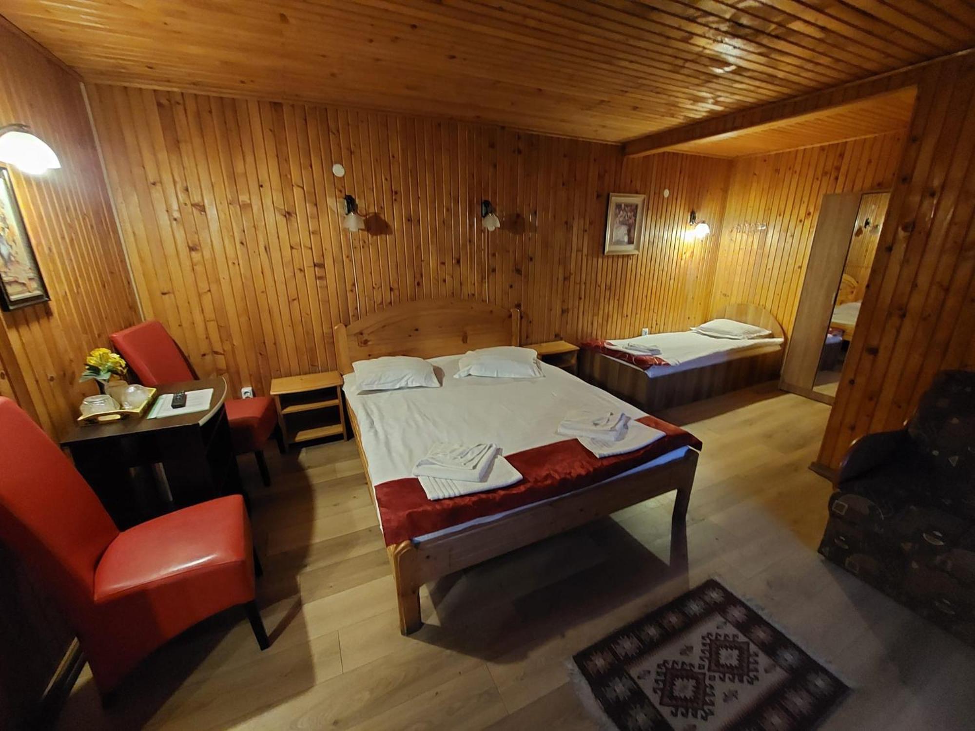 Deluxe Family Room