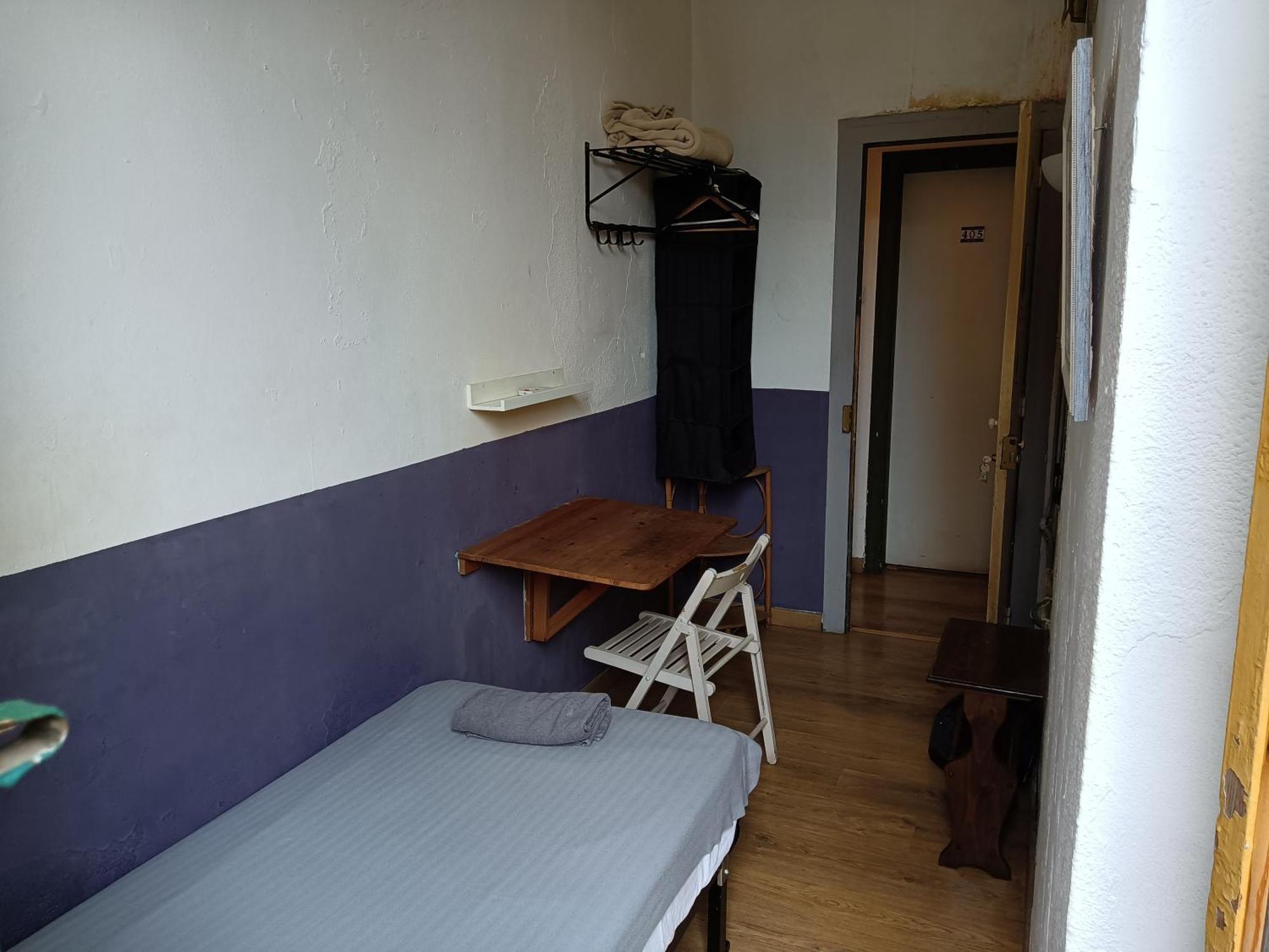 Standard Single Room with Shared Bathroom