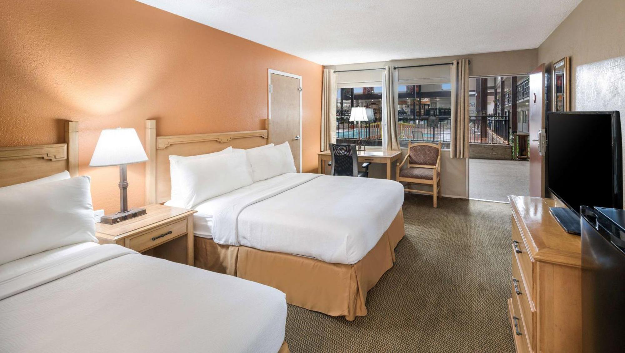 Two Queen Beds – Interior Facing