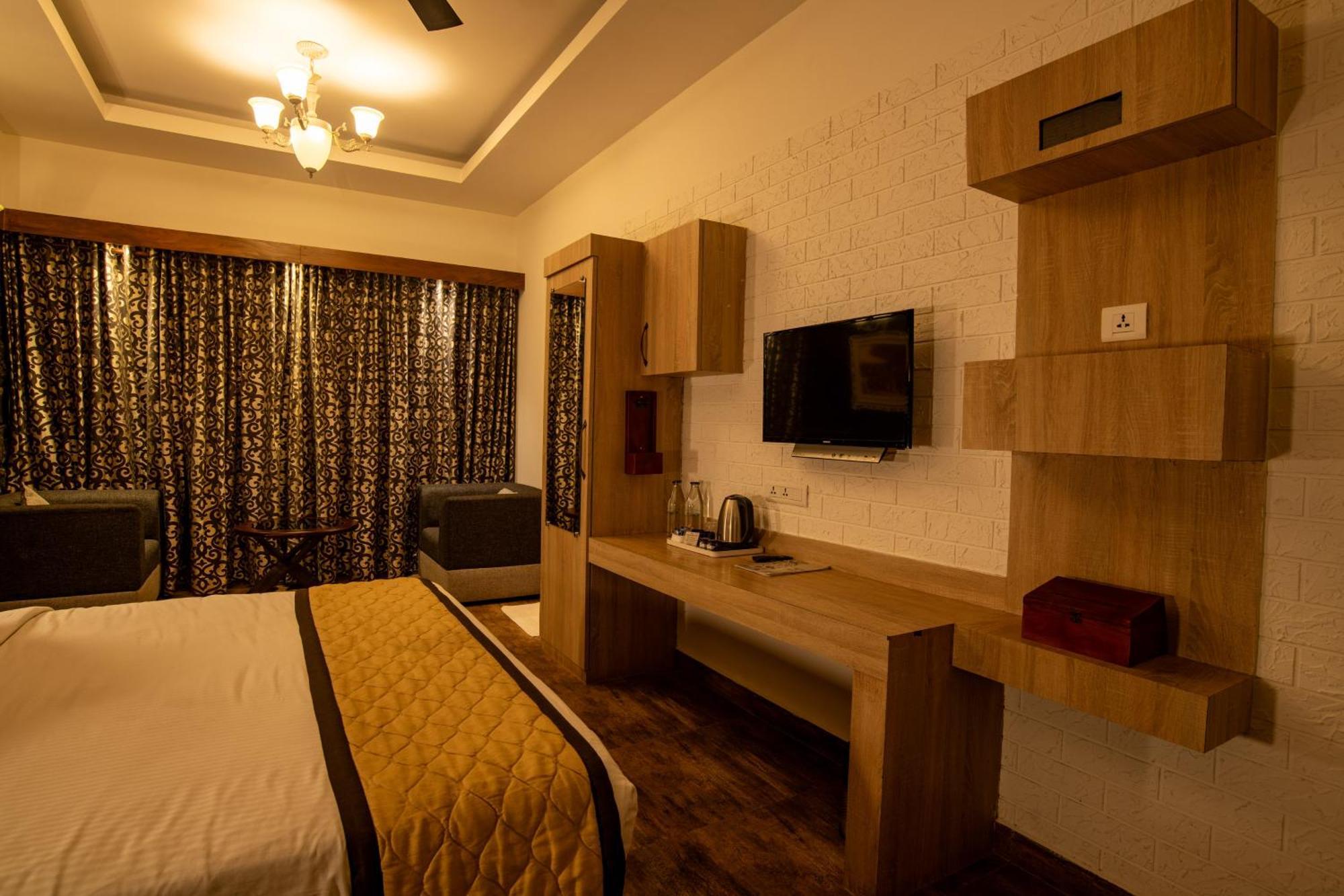 Deluxe Double or Twin Room with Balcony