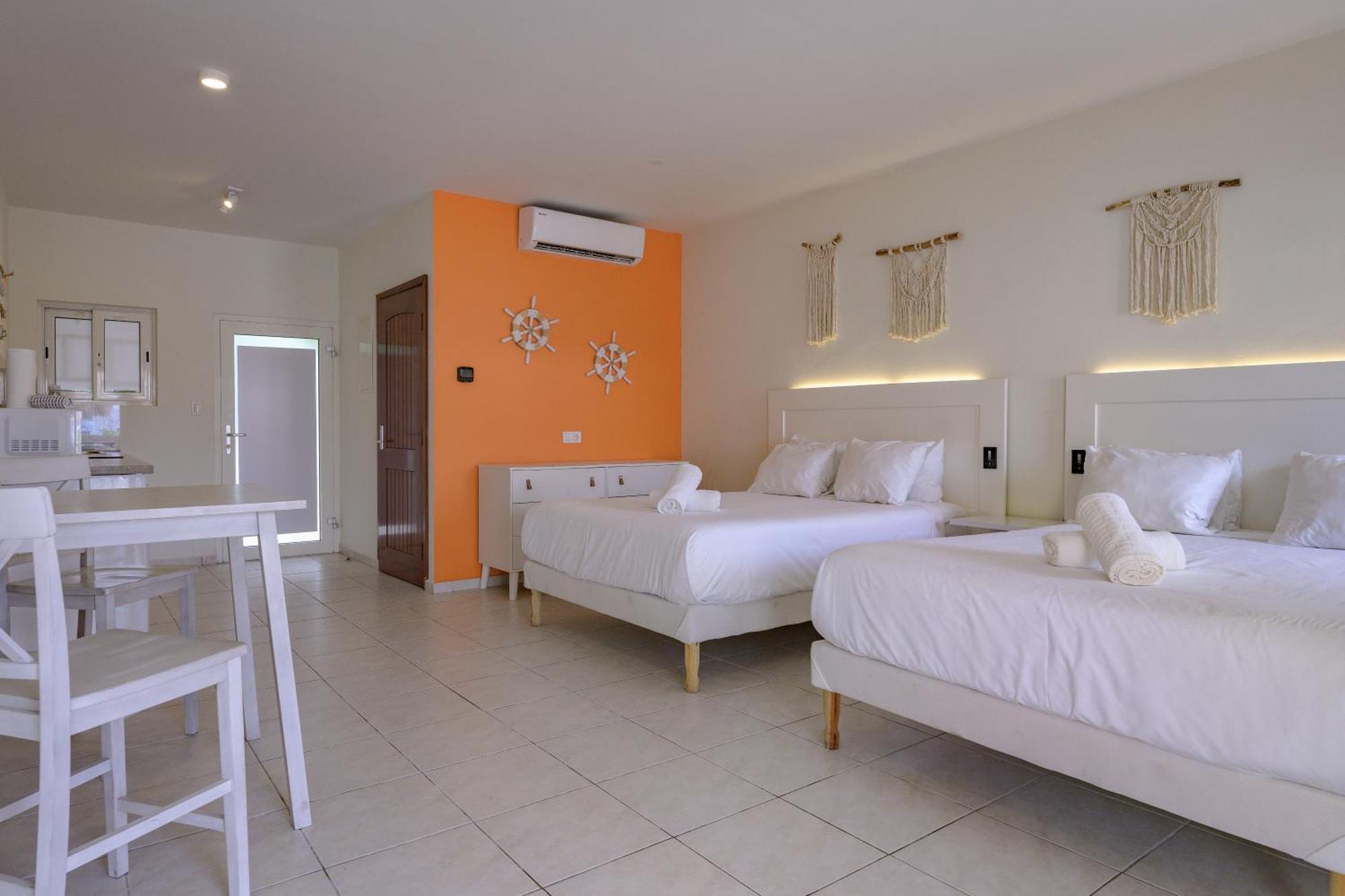 Deluxe Queen Suite