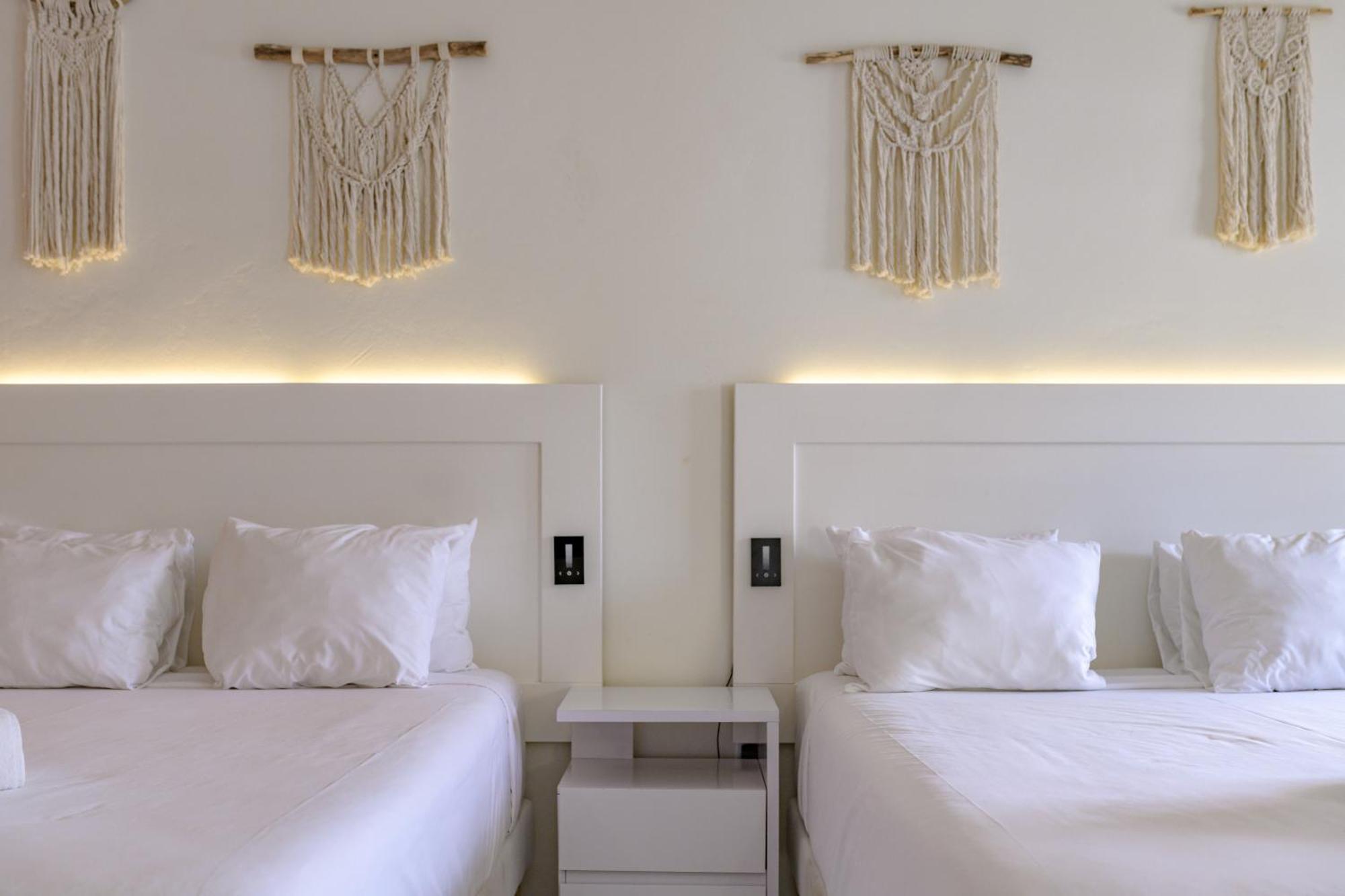 Deluxe Queen Suite