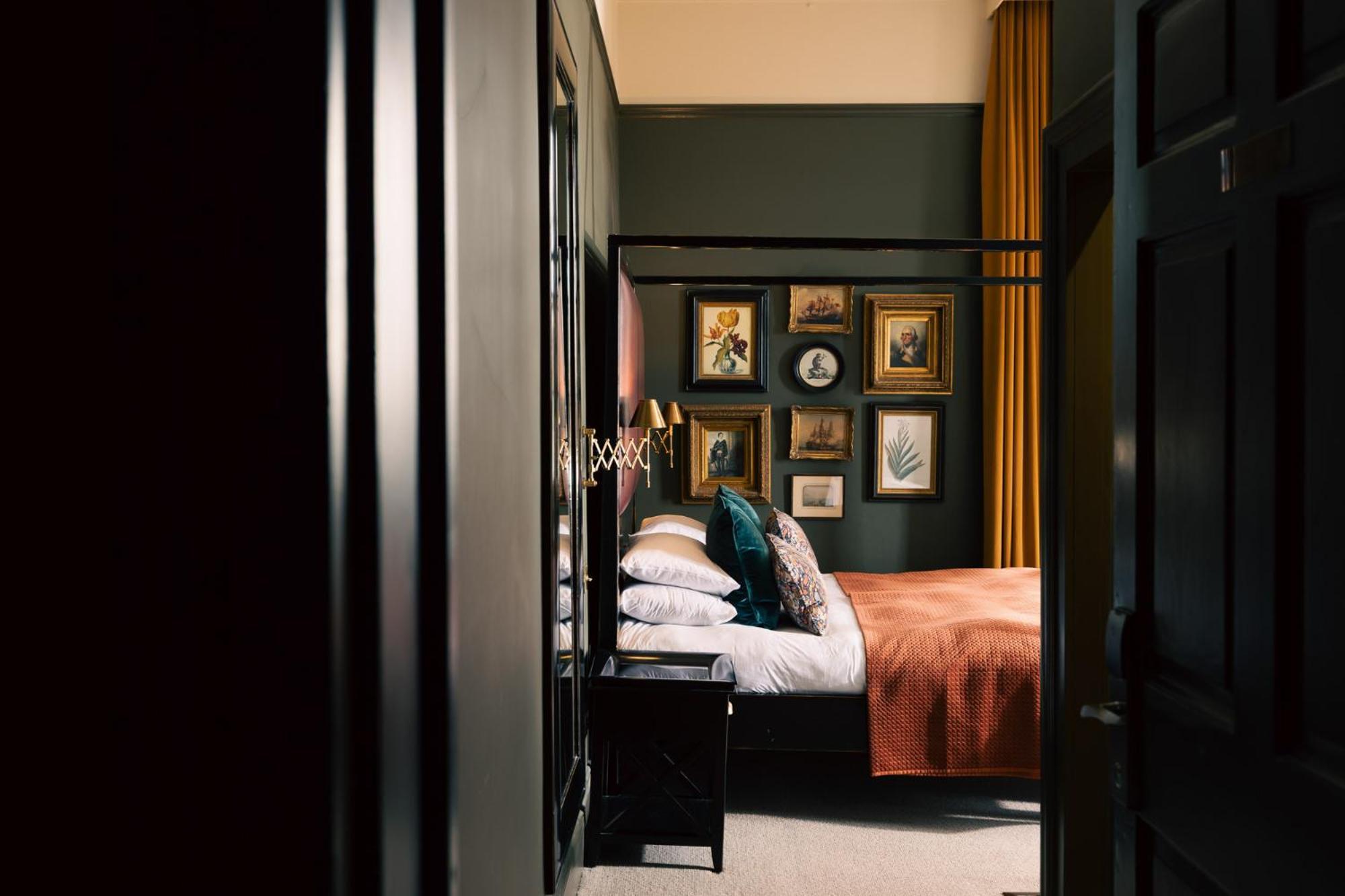 Habitación Luxury con cama con dosel