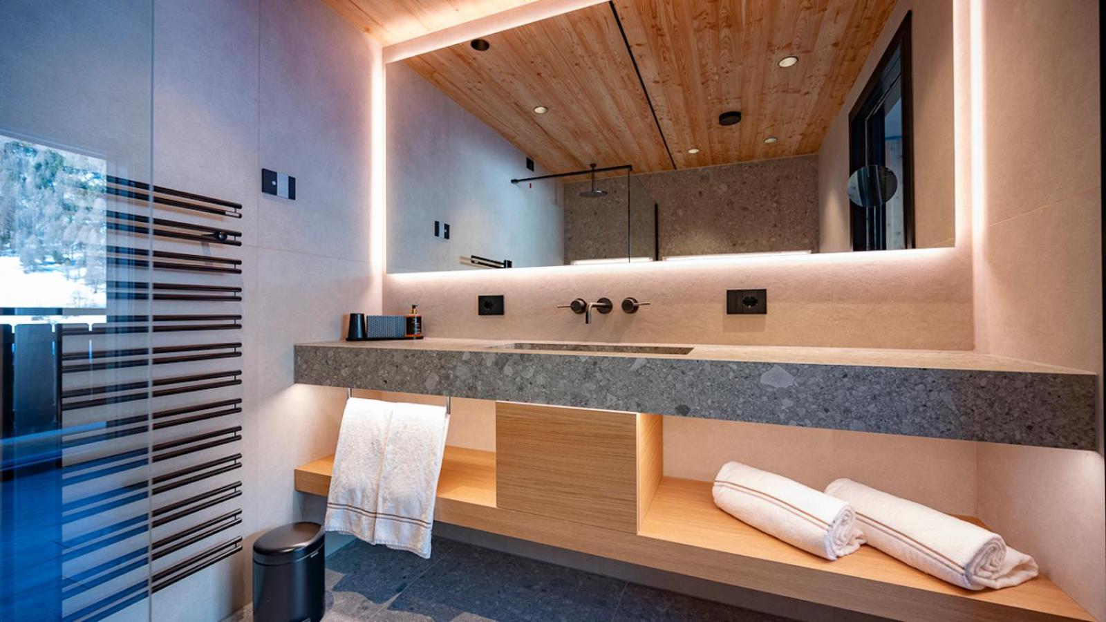 Superior Double or Twin Room with Balcony and Mountain View