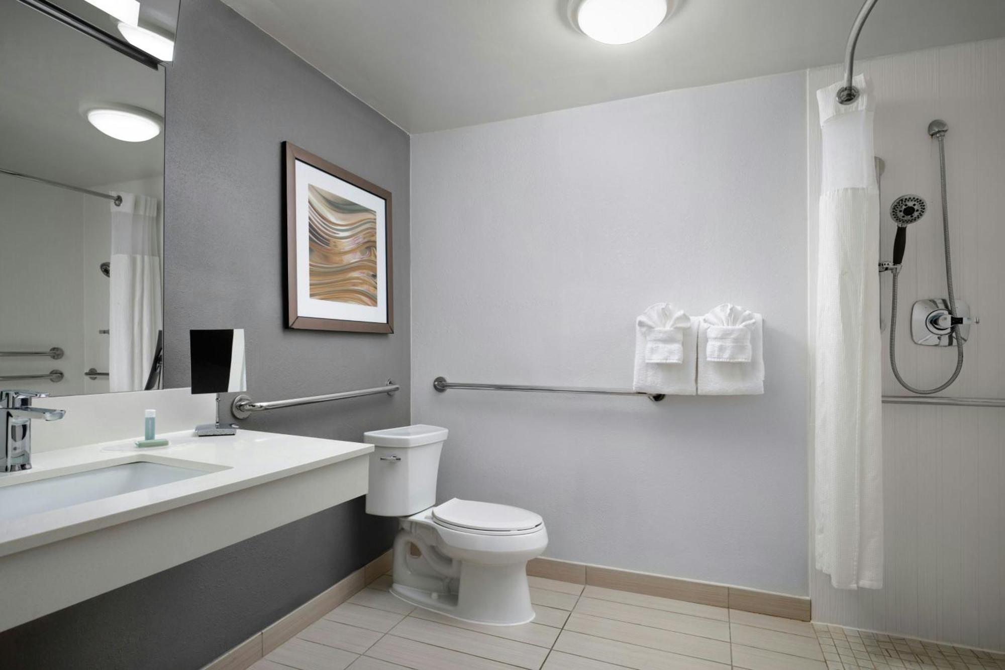 Queen Room Two Queen Beds Bathtub Mobility Access or Hearing Accessible
