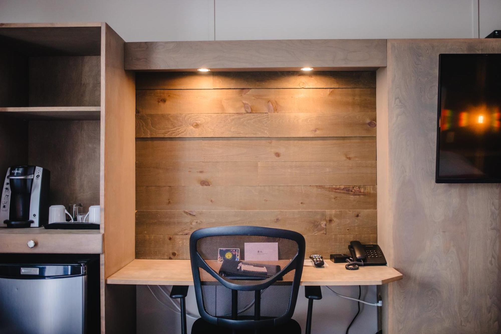 Business Queen Room