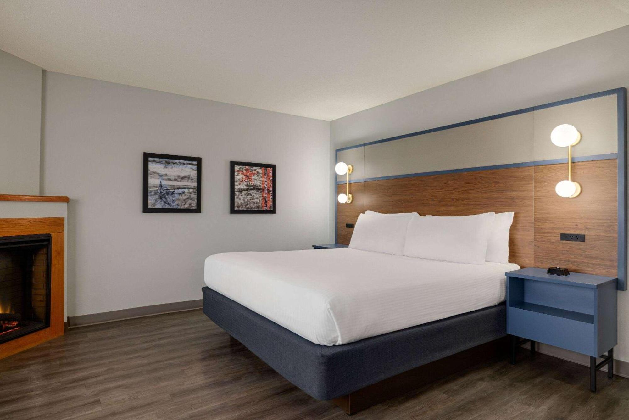 Deluxe King Studio Suite