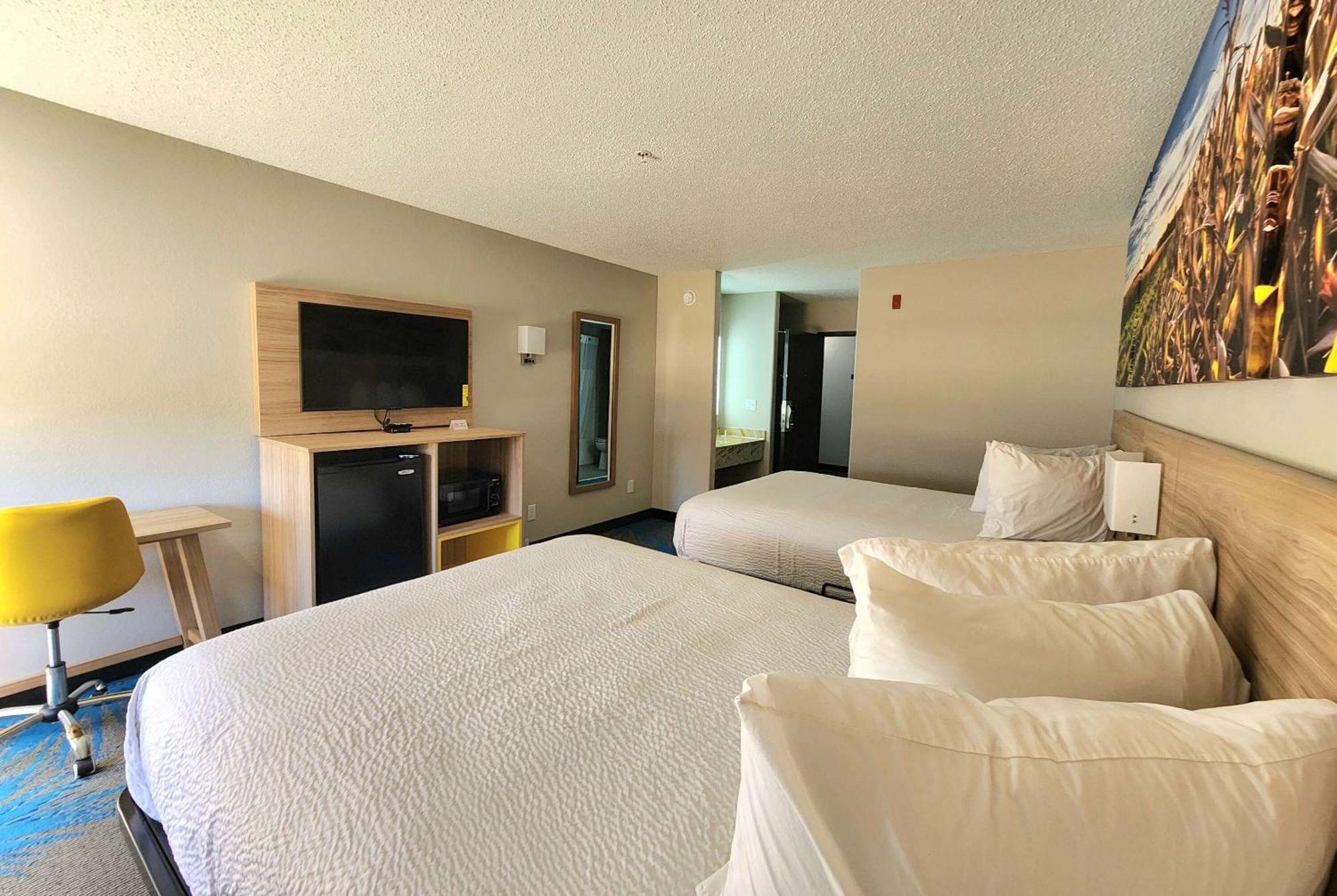 Queen Room with Two Queen Beds - Non-Smoking
