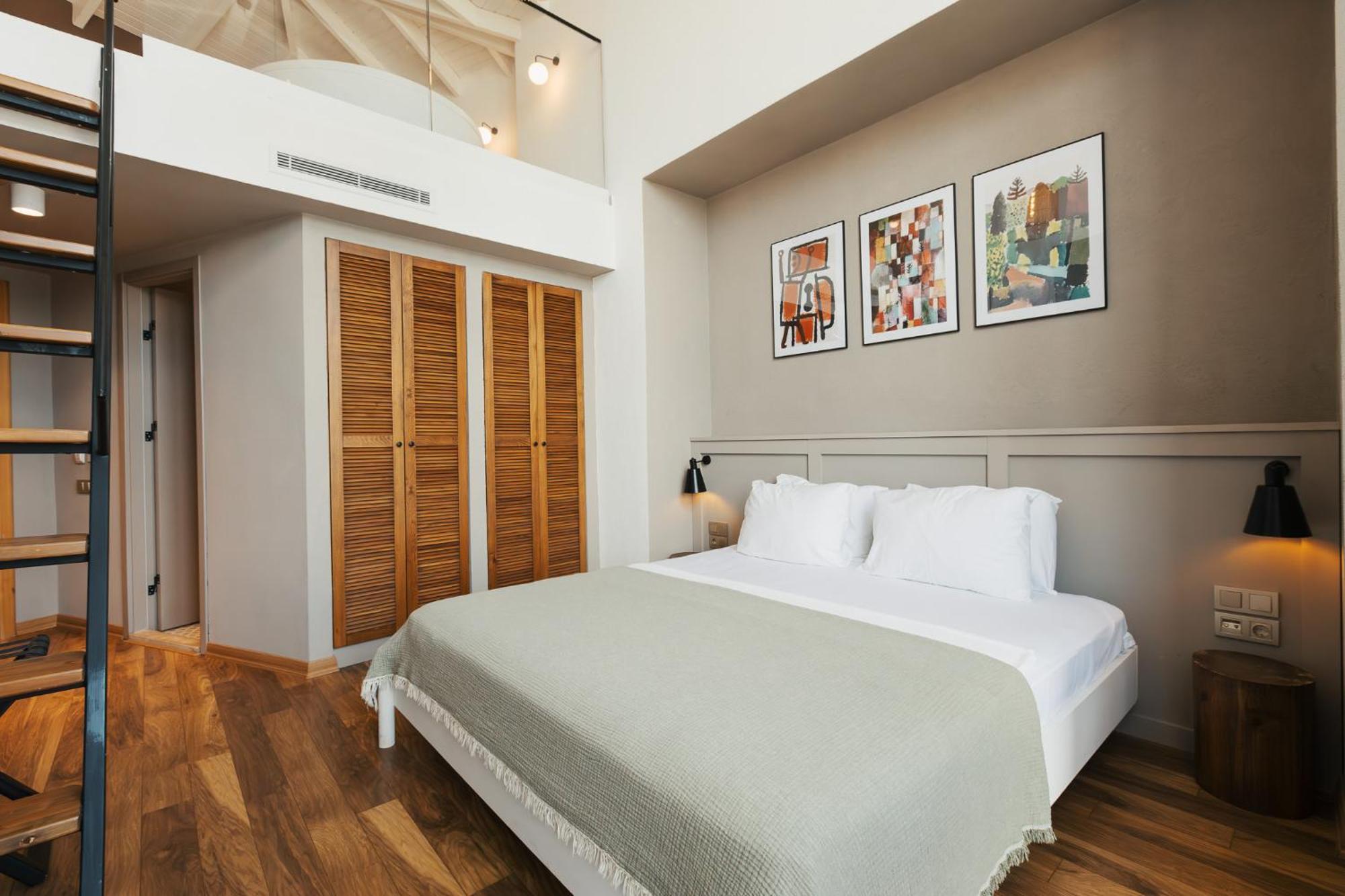 Deluxe Suite with Sea View
