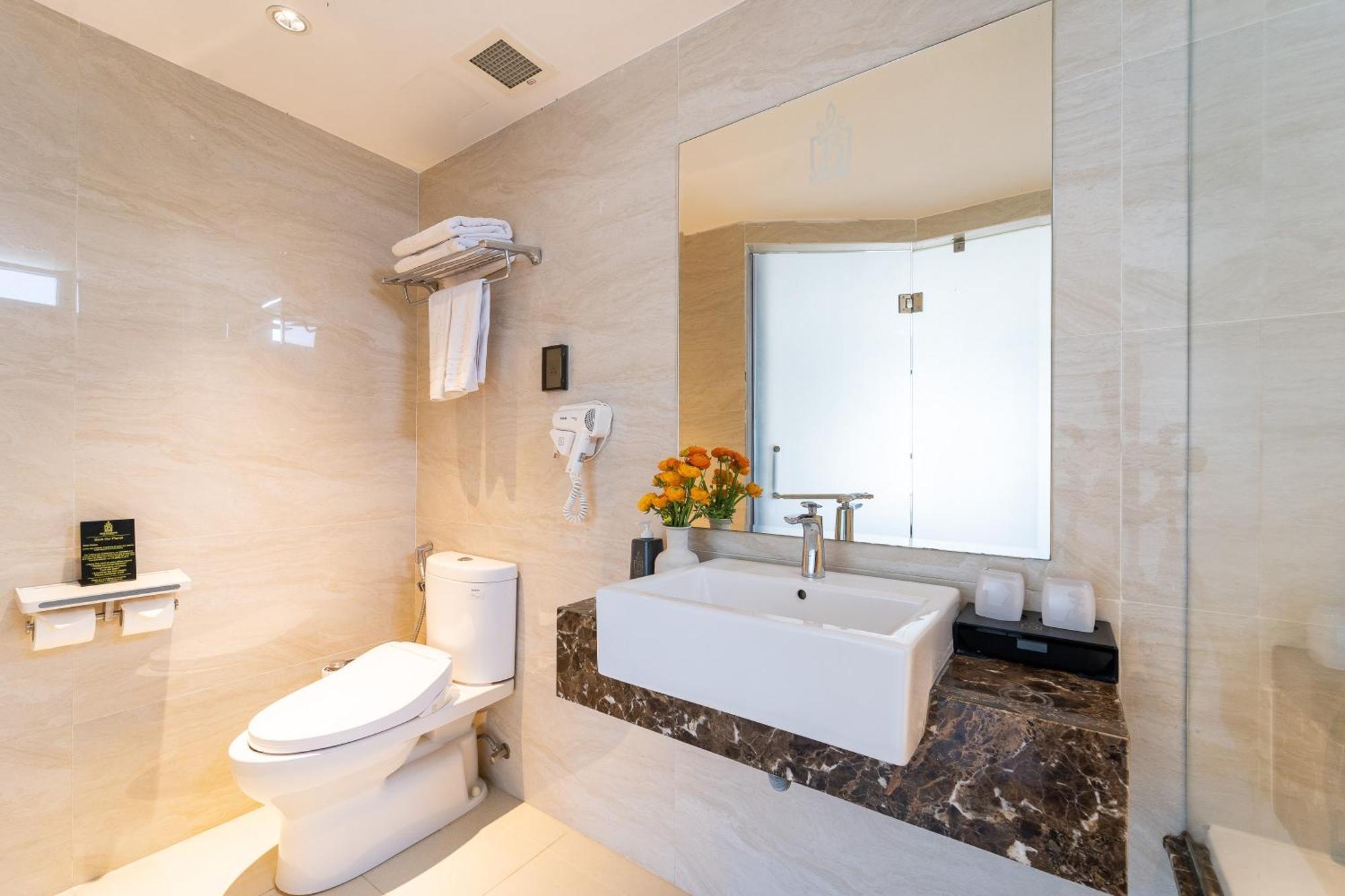 King Room - Free Daily In-room Minibar