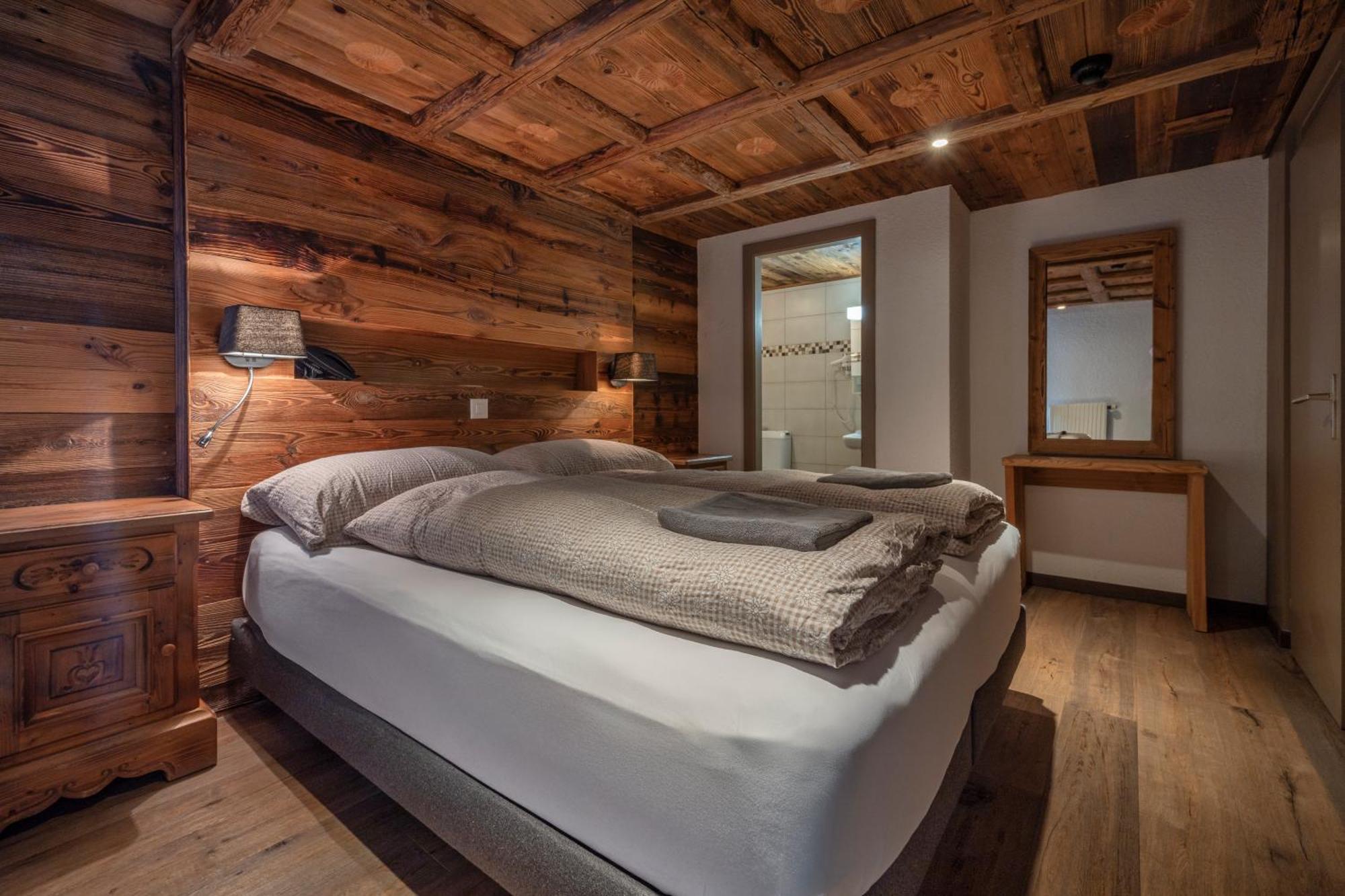 Chalet Suite with Balcony and Mountain View