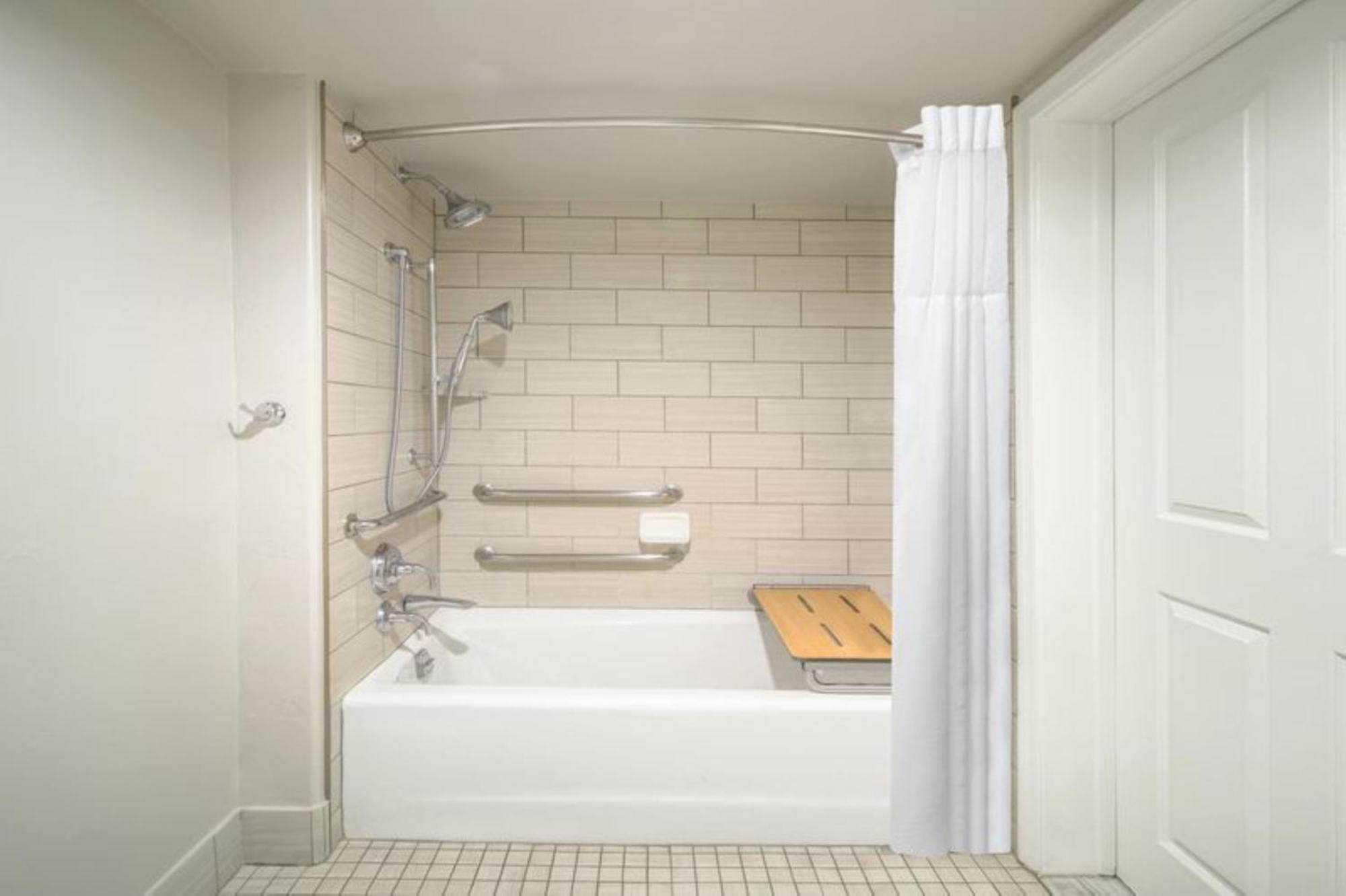 Double Queen Room with Hearing Accessible Tub - Red Rock View