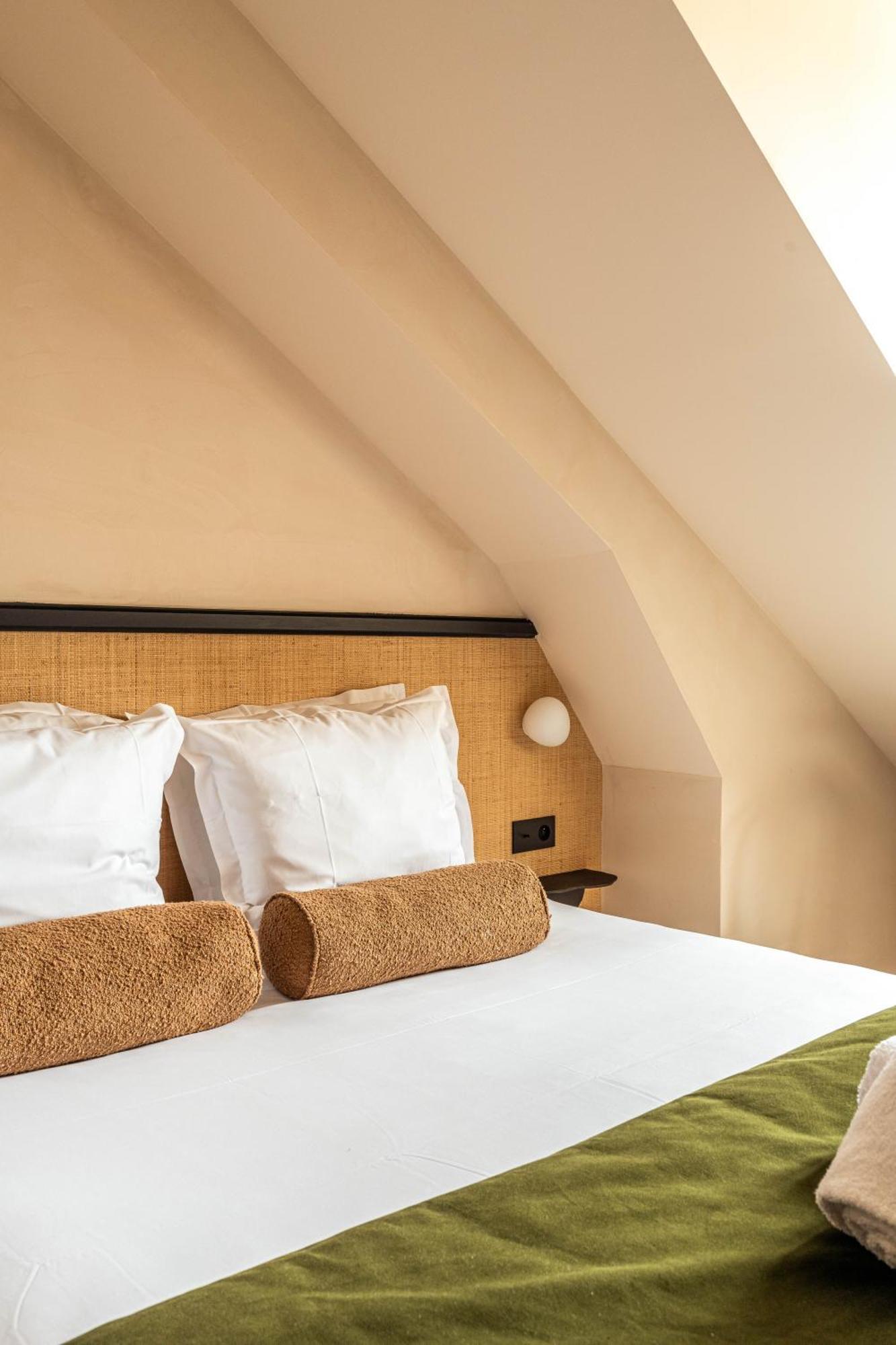 Parisian Room