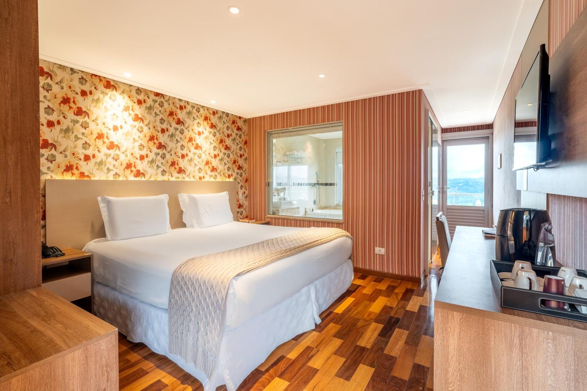 Double Room with Spa Bath Individual