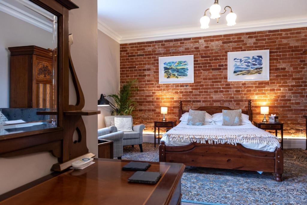Deluxe Double Room (2 Adults + 1 Child)