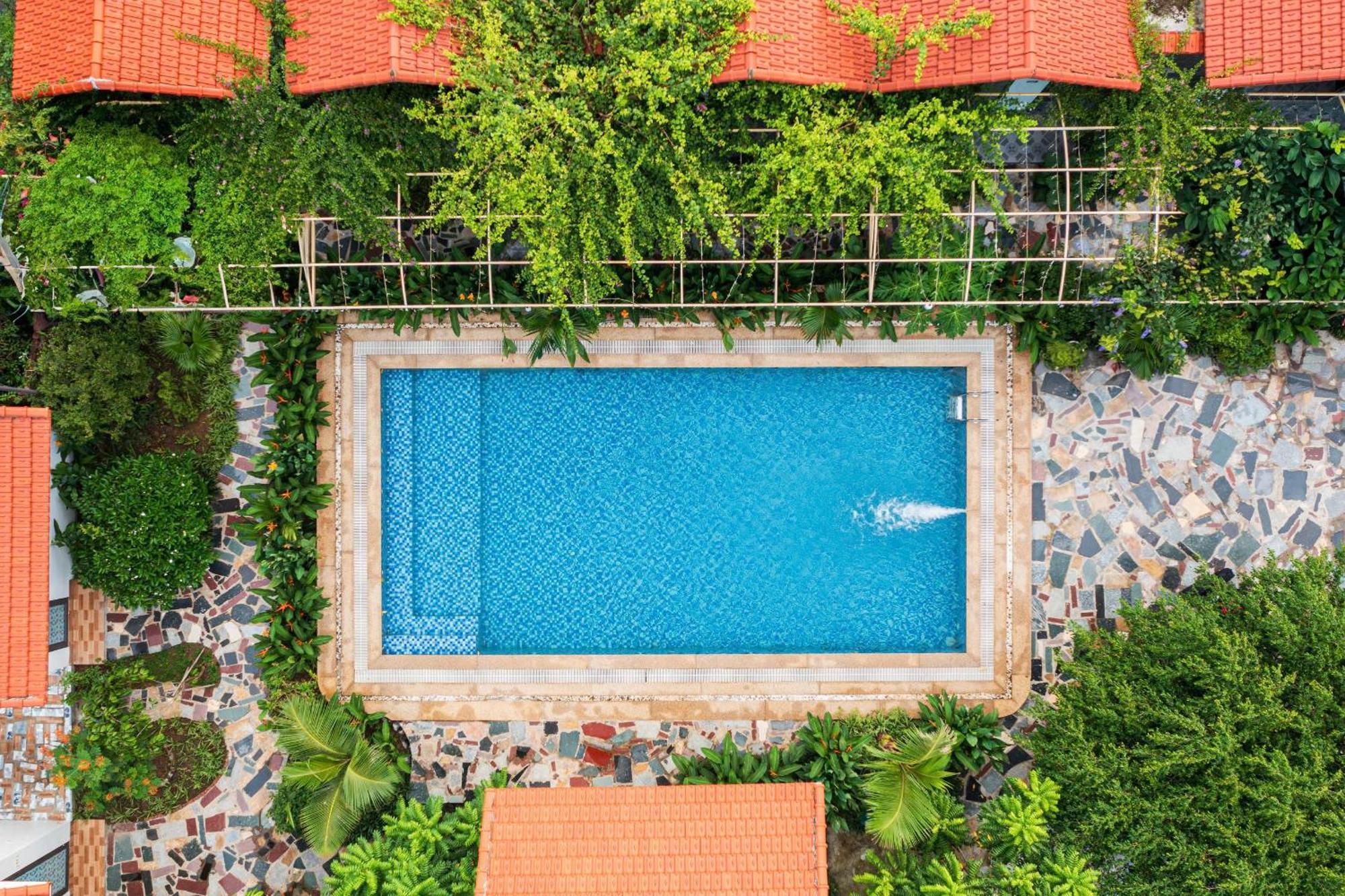 Giường Đơn Trong Phòng Ngủ Tập Thể Cho Nam Với Phòng Tắm Chung