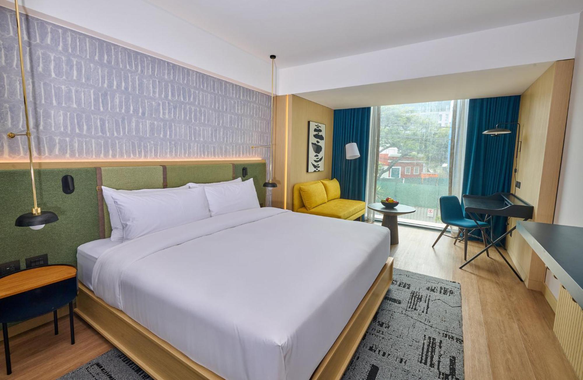 Standard King Room with City View