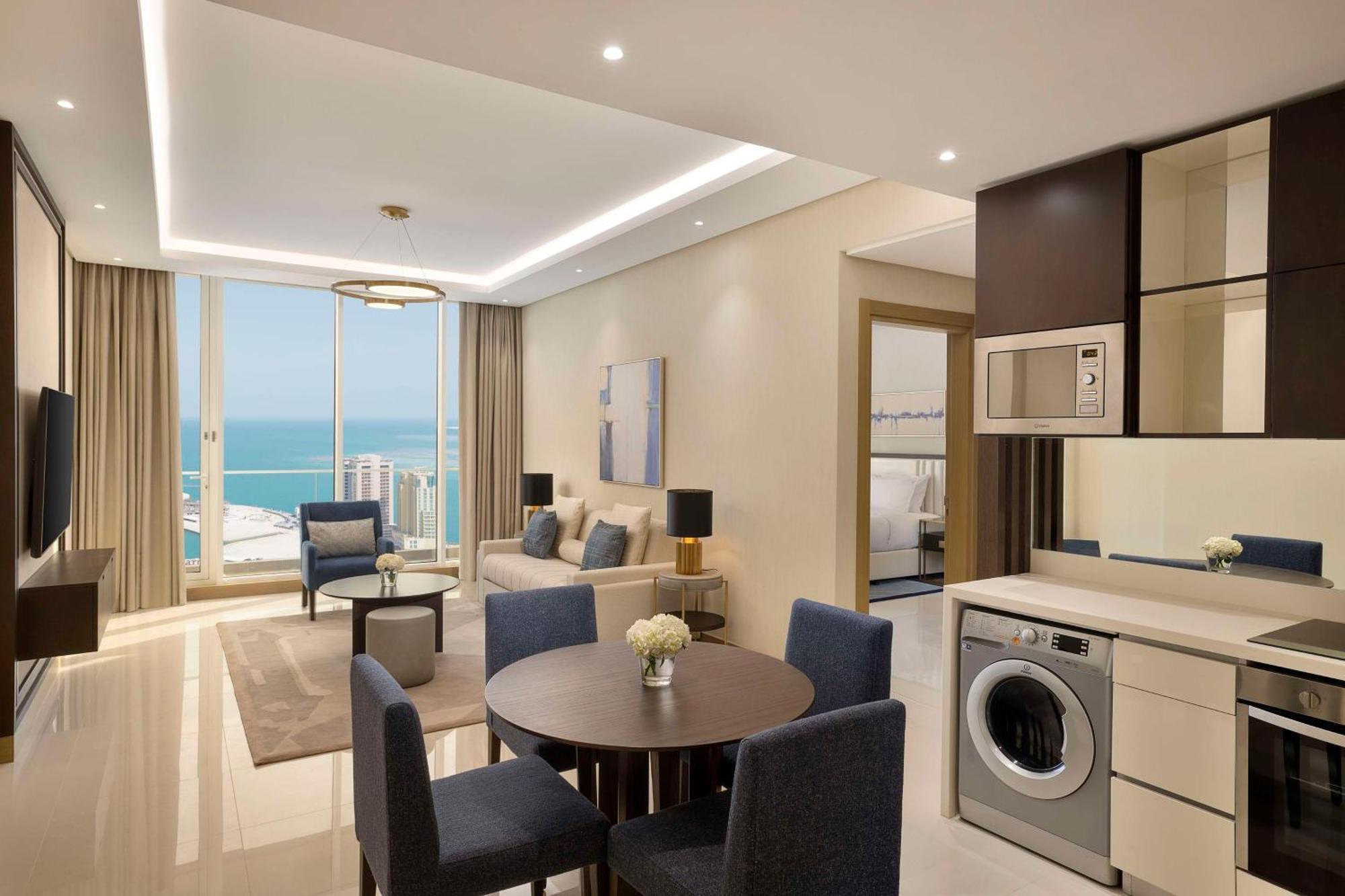 One-Bedroom King Suite with Sea View and Balcony