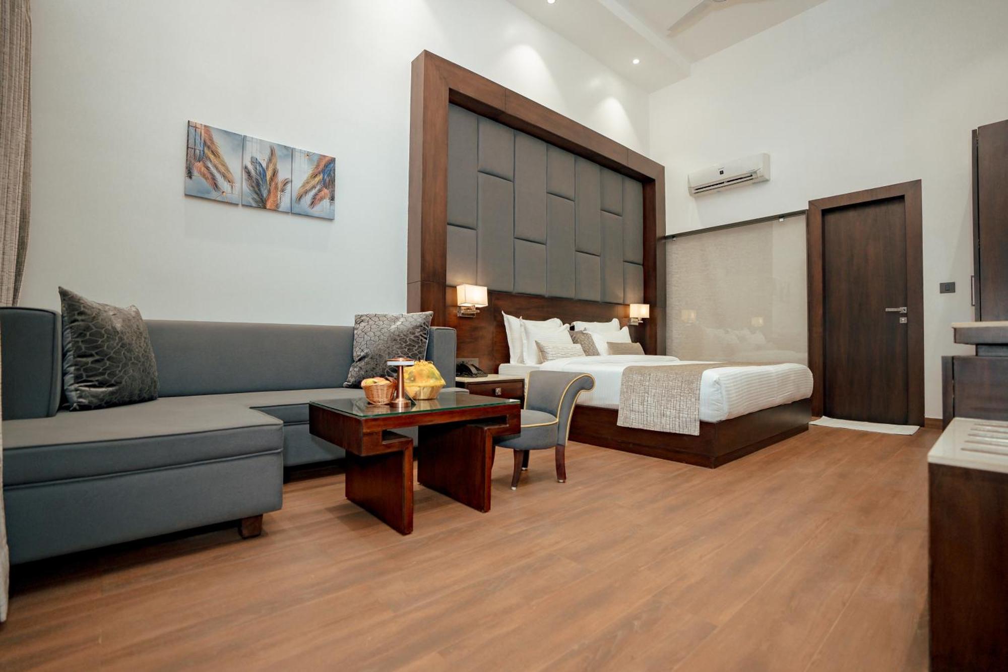 Deluxe Room  with Jacuzzi