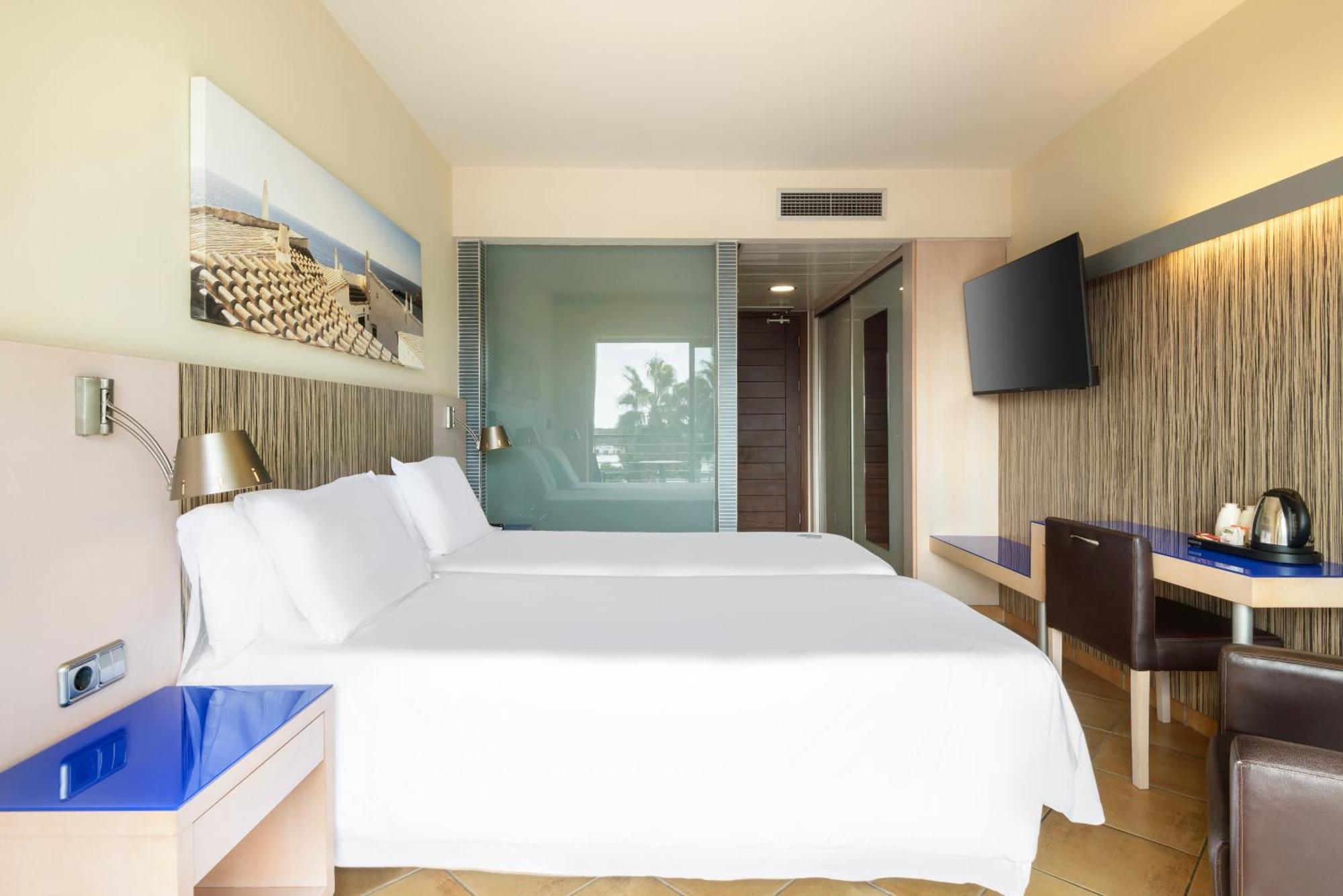 Twin/Double balcony room (1 adult)