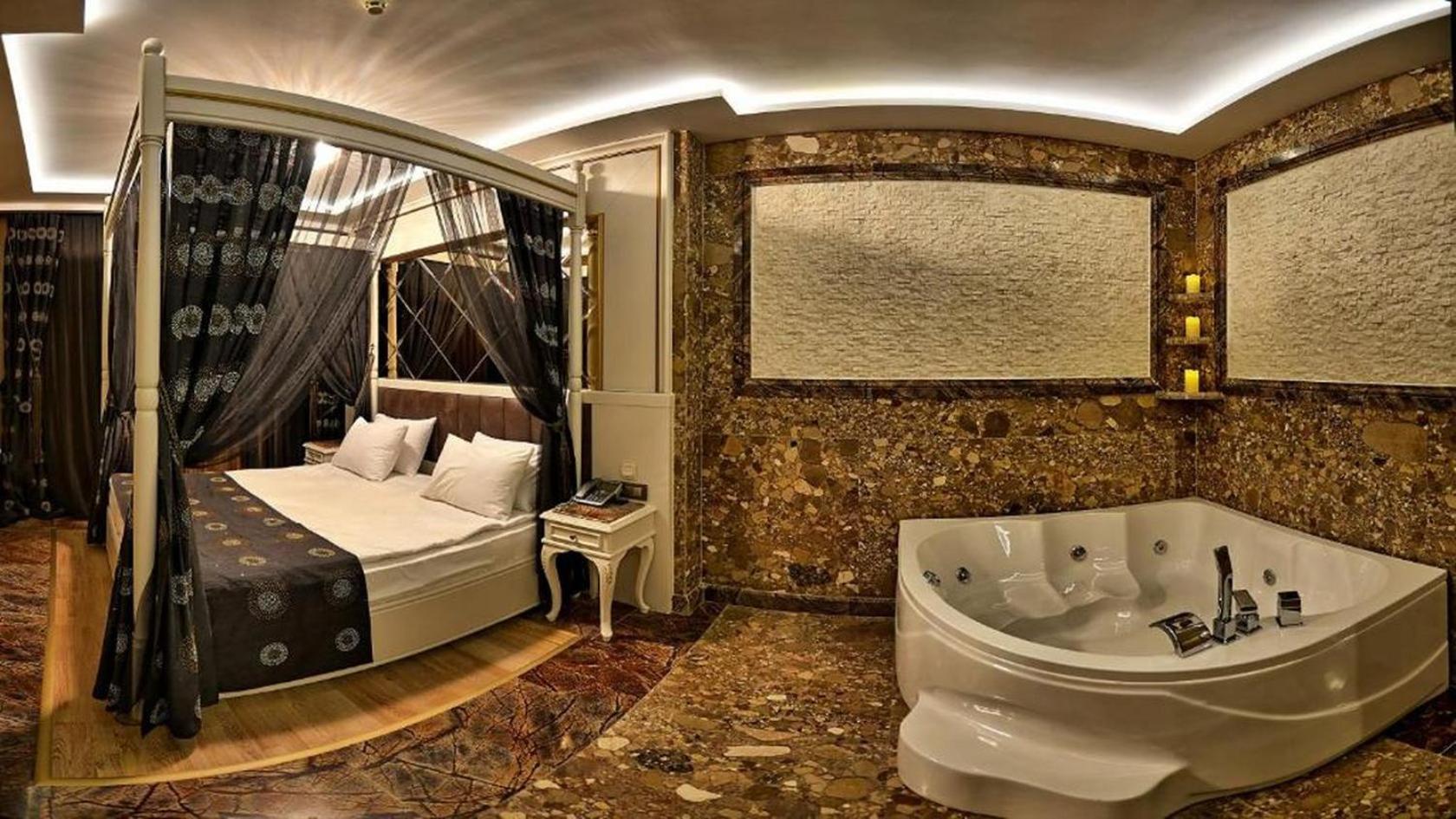 Deluxe Suite Spa Bath,1652752753:JPEG