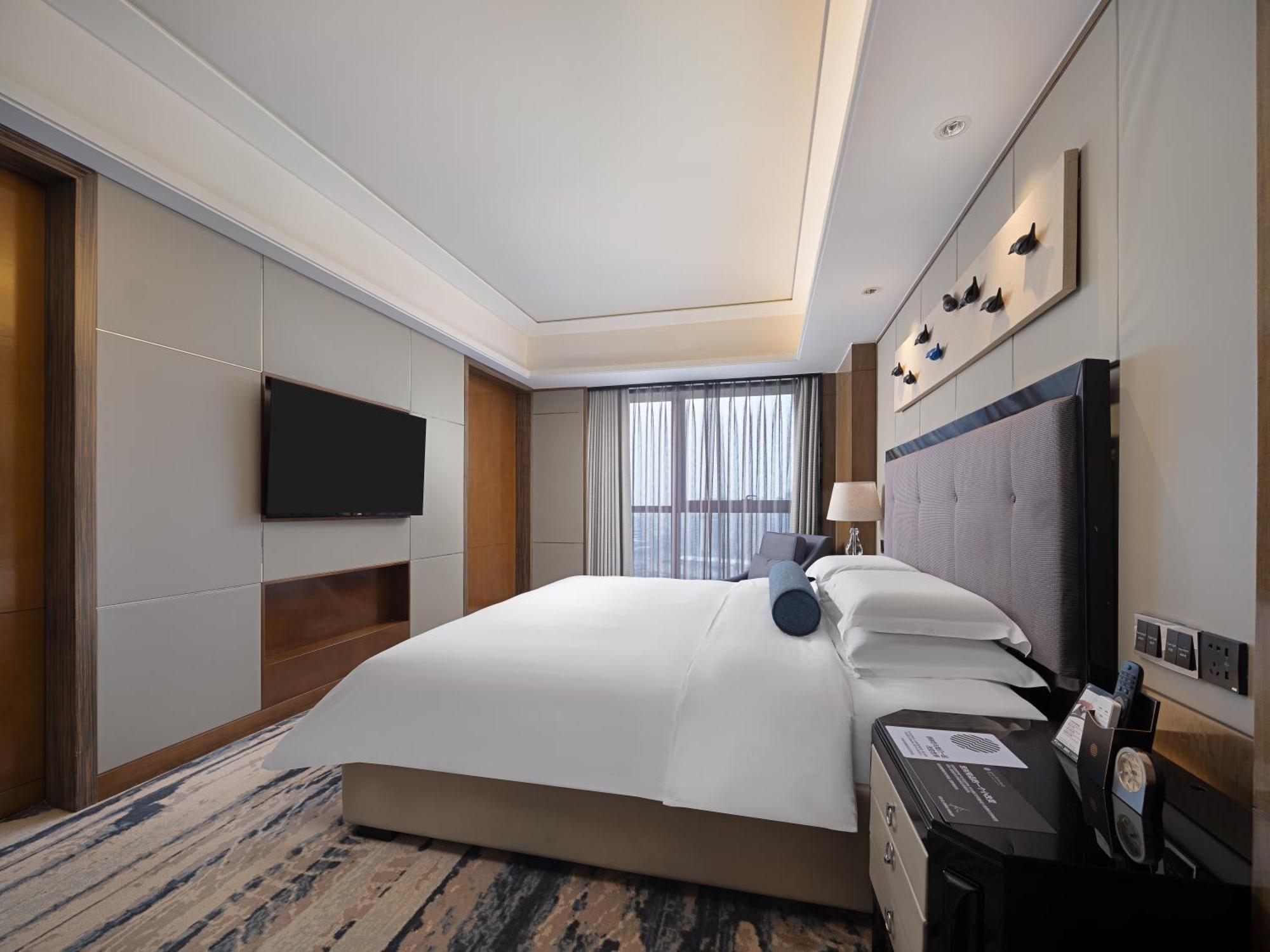 Deluxe Family Suite,1652752828:JPEG