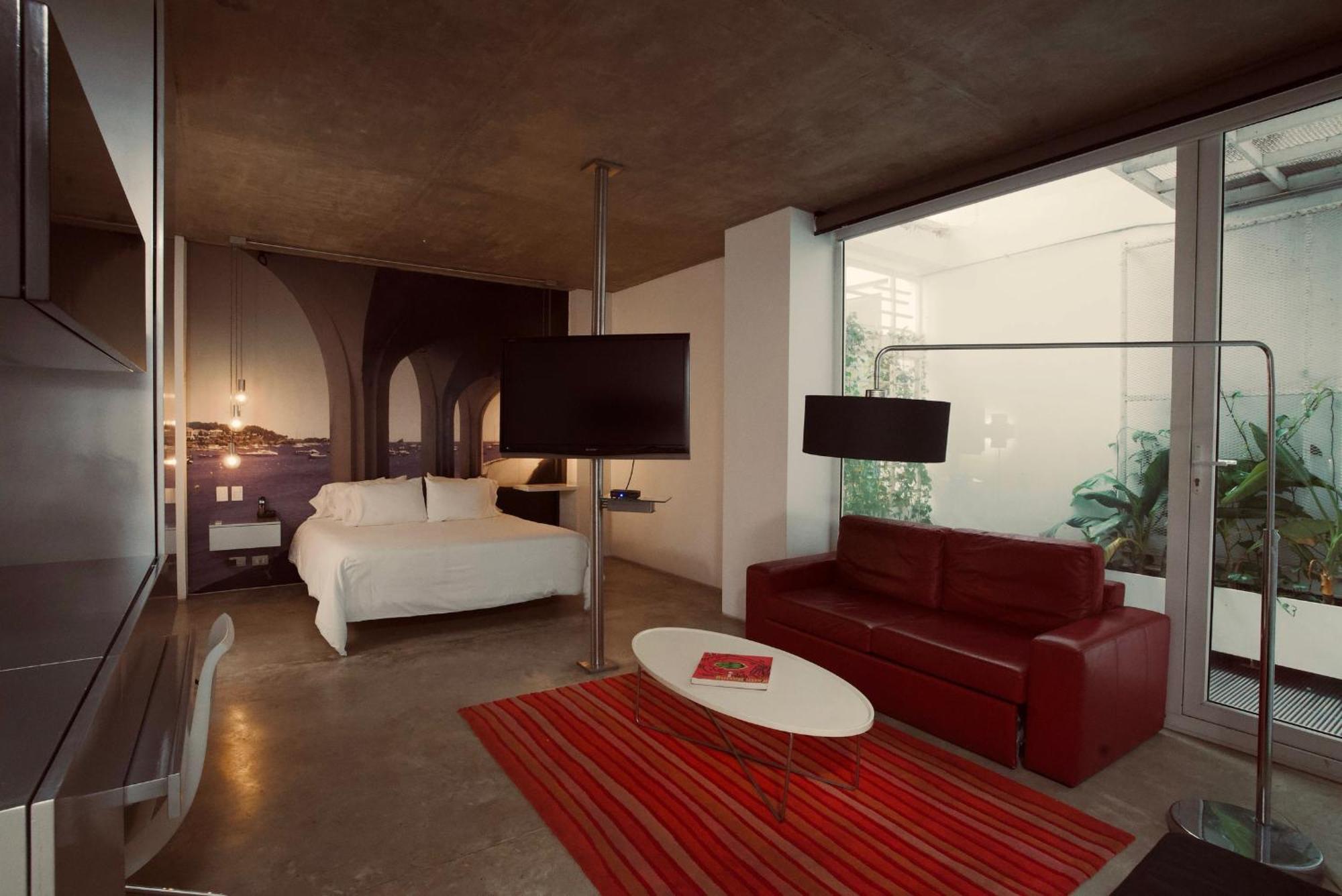 Standard Suite,1652755774:JPEG