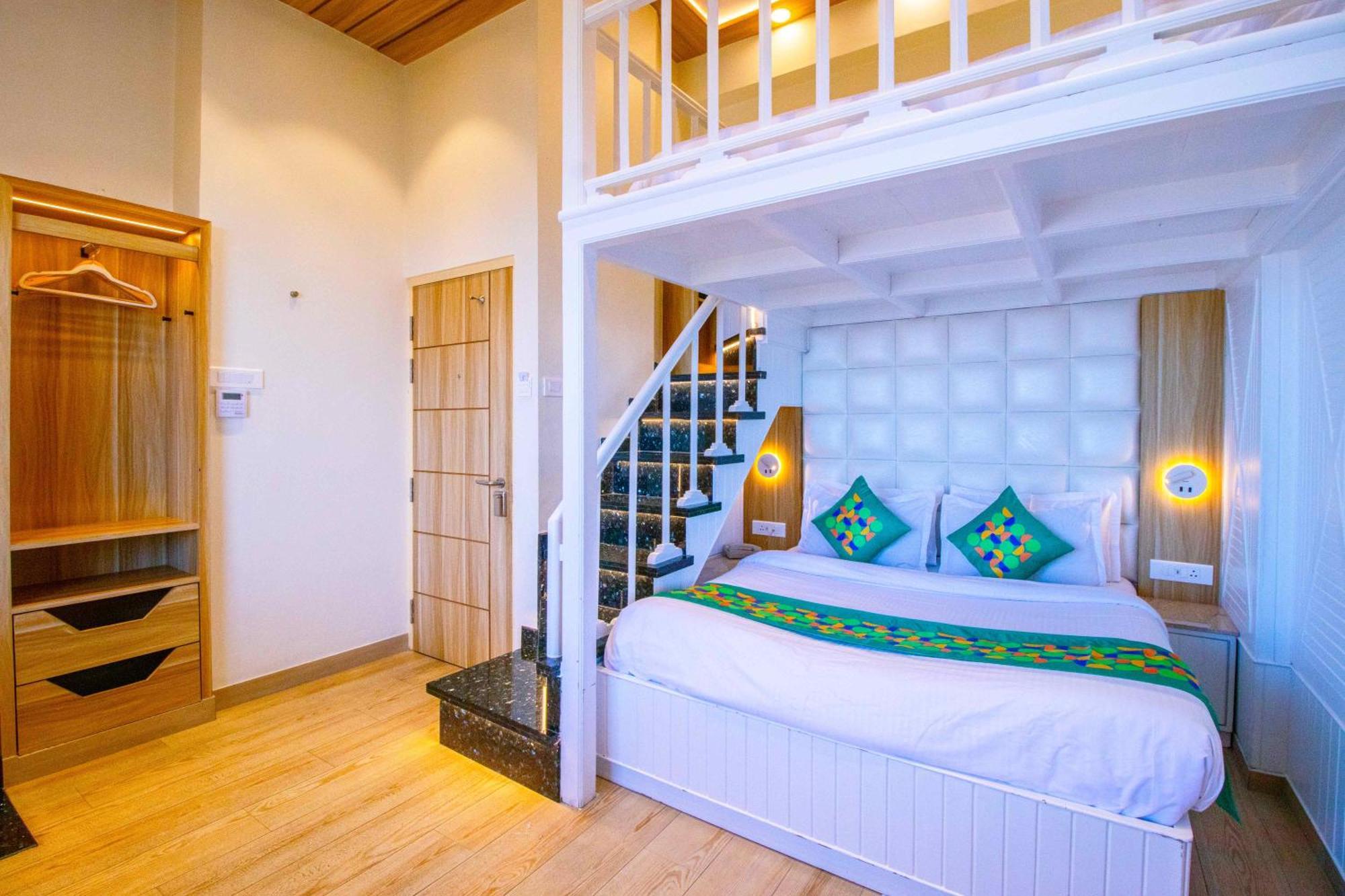 Superior Honeymoon Suite With Valley View