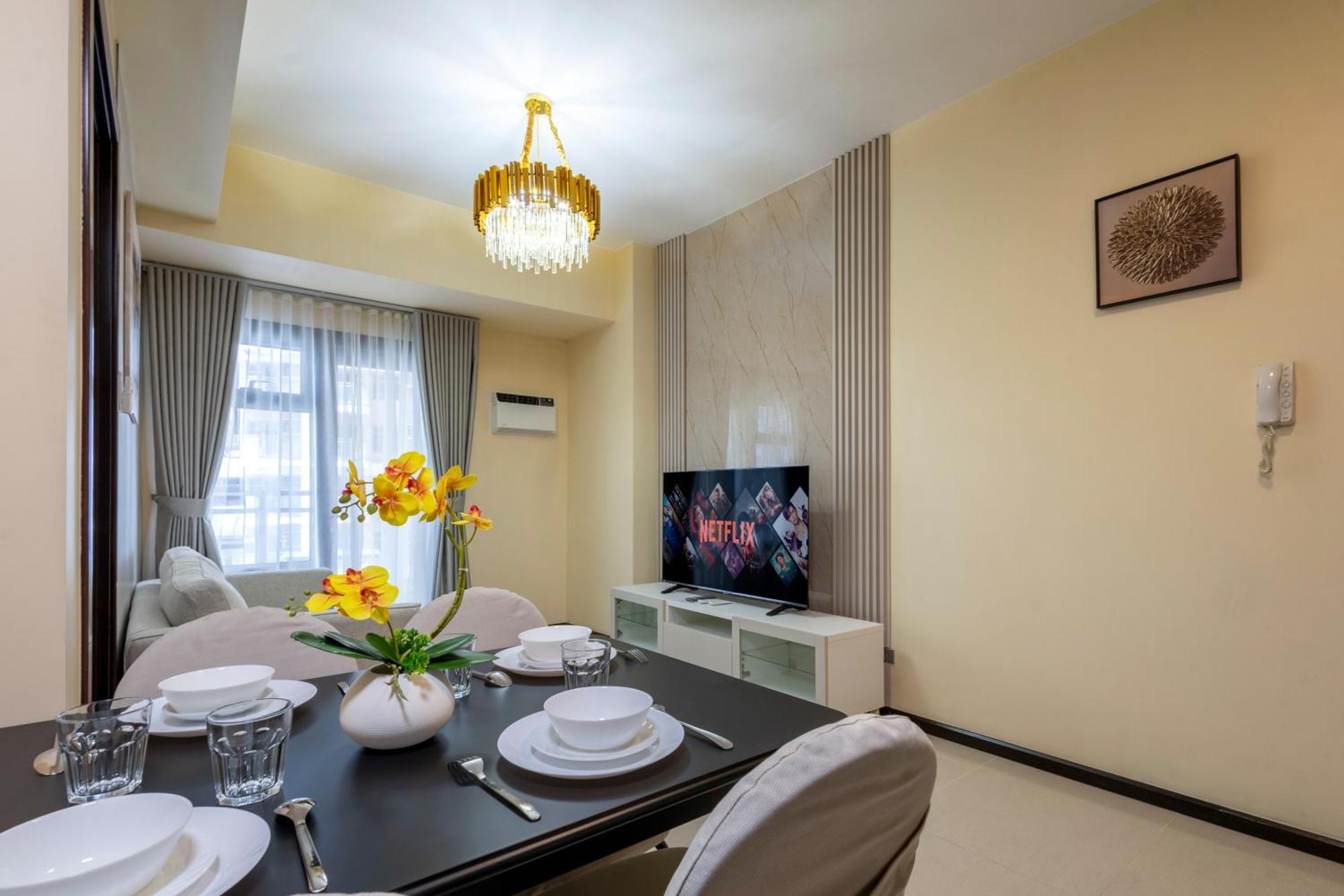 Deluxe One-Bedroom Apartment with Ocean View