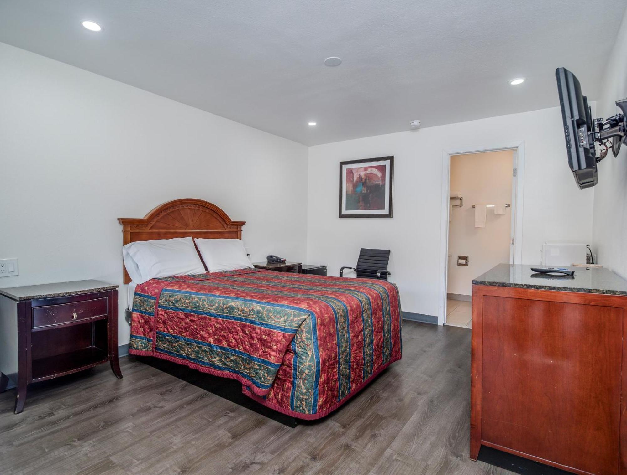 Habitación con cama grande