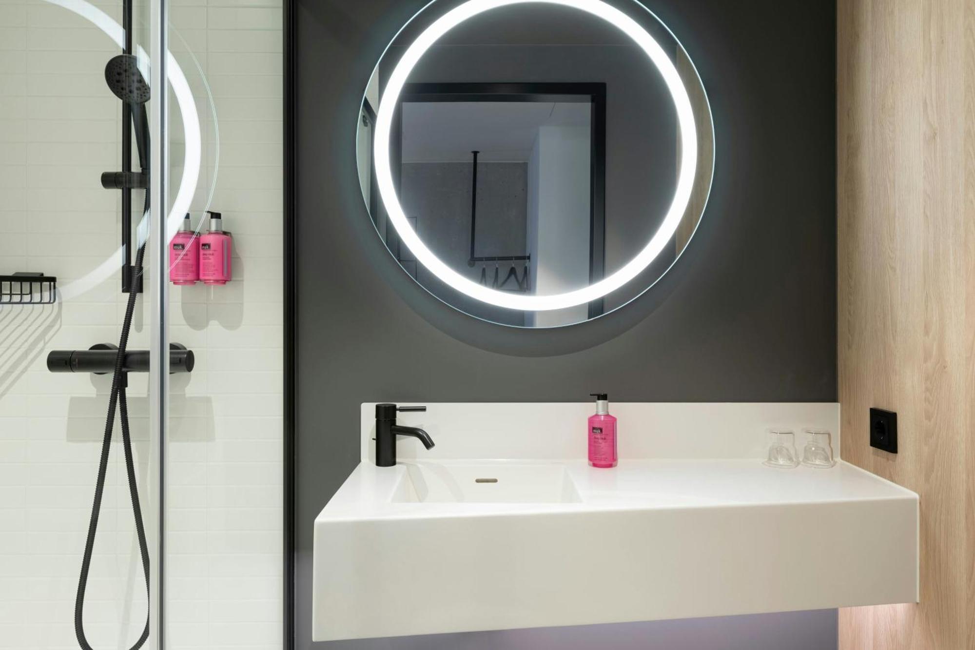Moxy Kamer met Queensize Bed
