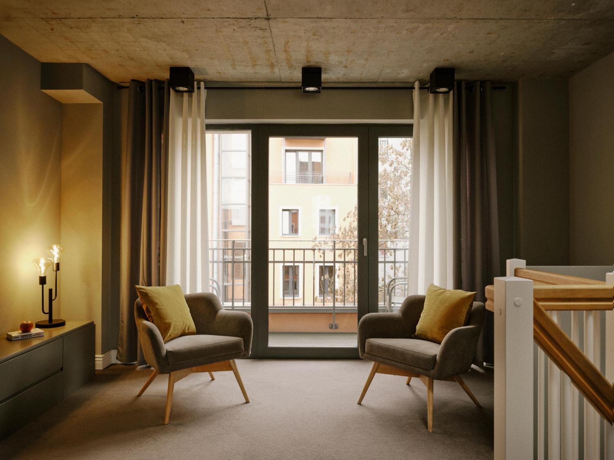 Studio mit Balkon