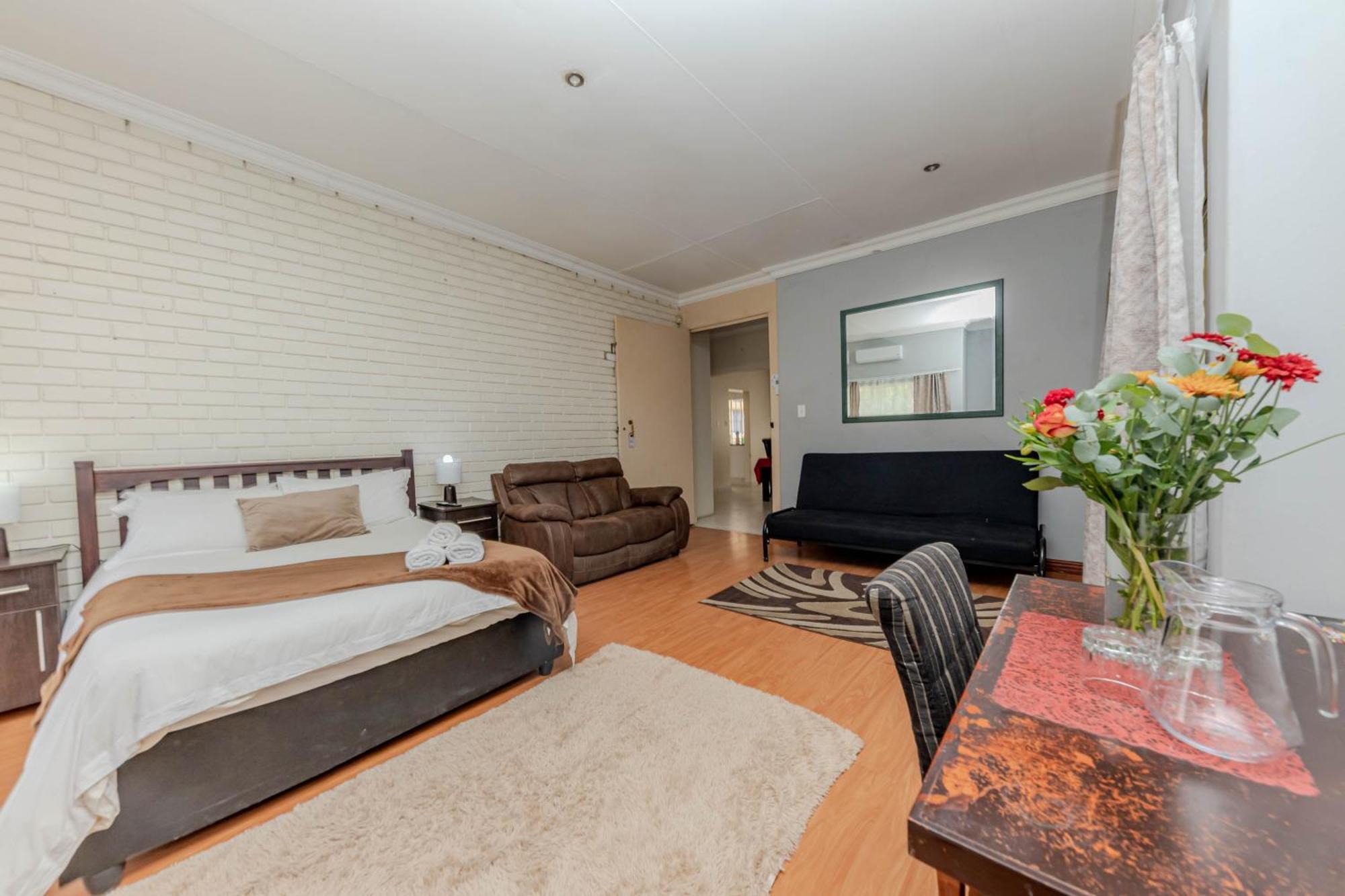 Deluxe Double or Twin Room with Pool View