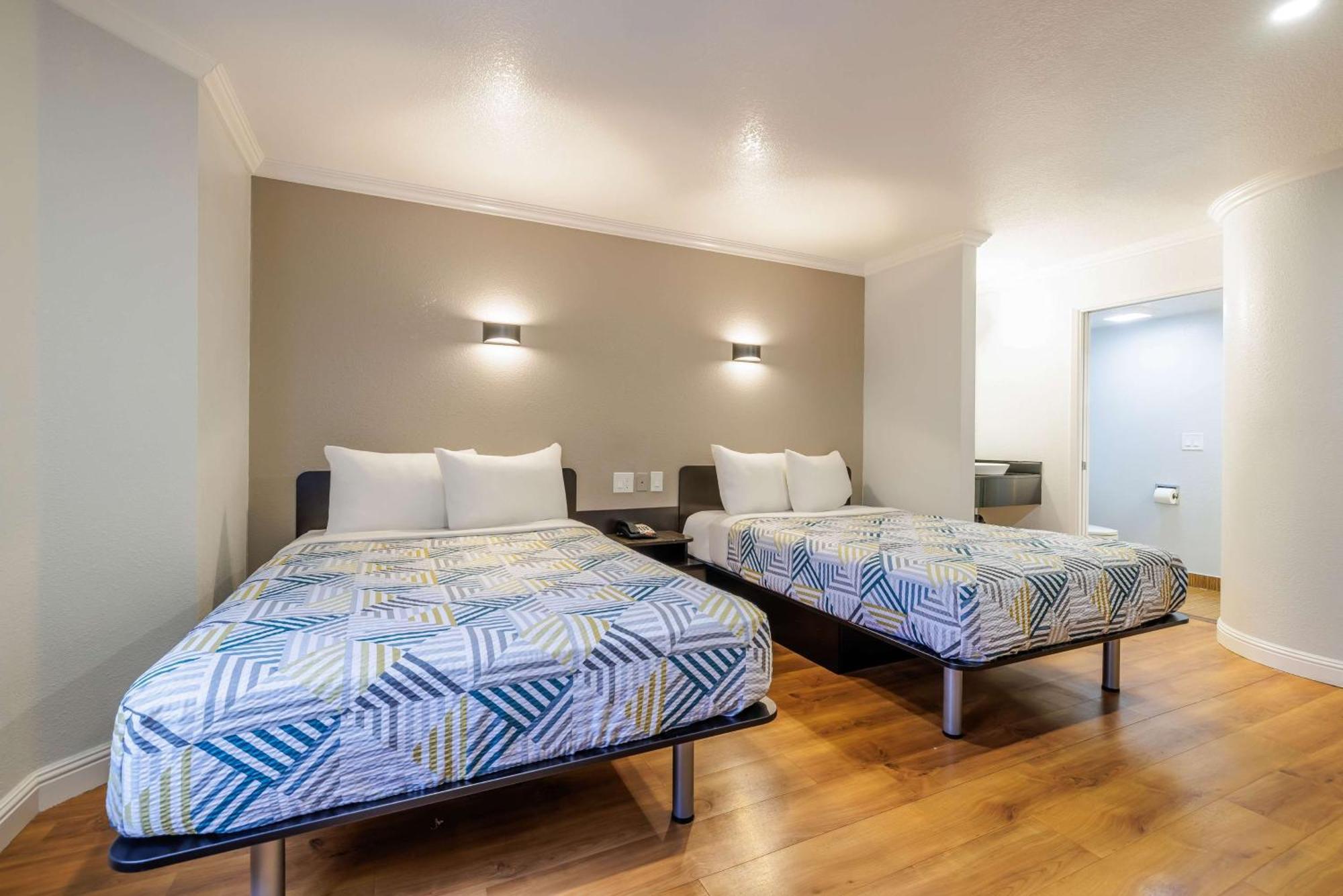 Quadruple Room - Non-Smoking