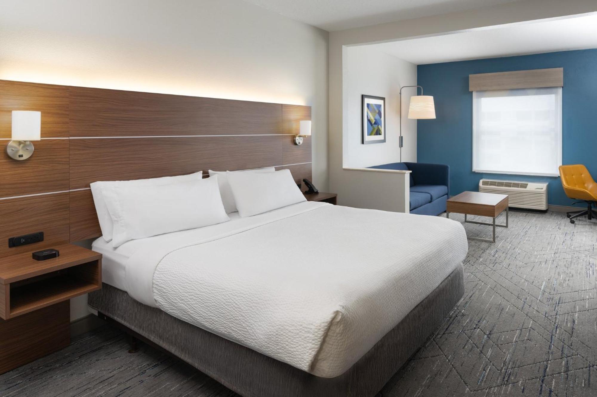 Standard King Room with Mobility Accessible Tub