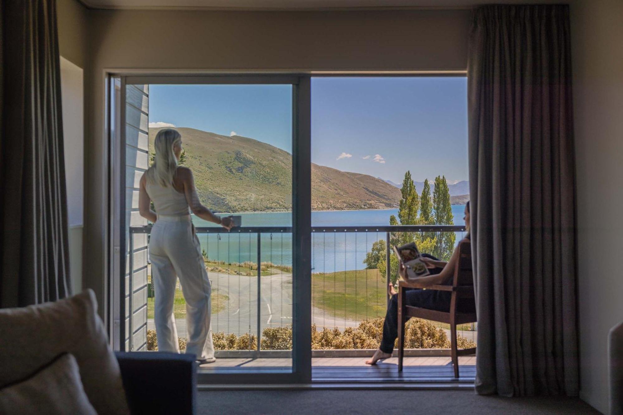 One-bedroom lake view villa
