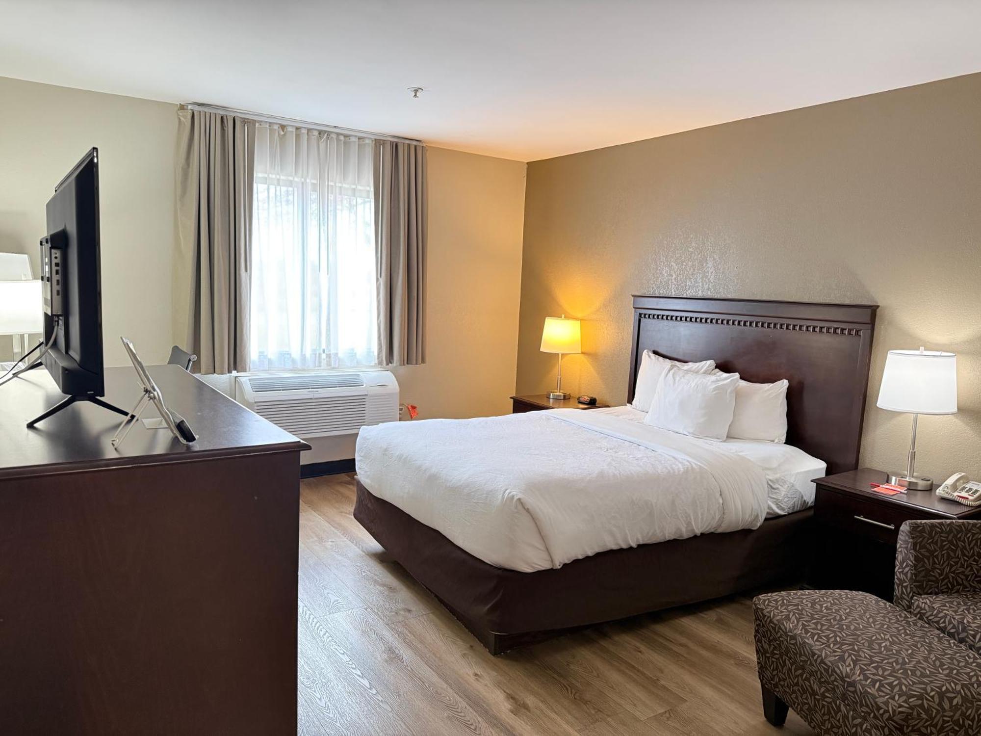 Queen Room - Accessible/Nonsmoking