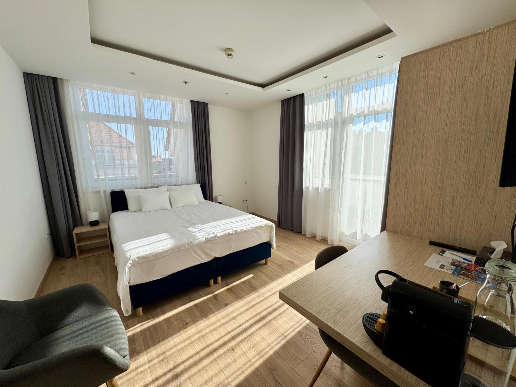 Deluxe Doppel-/Zweibettzimmer mit Balkon