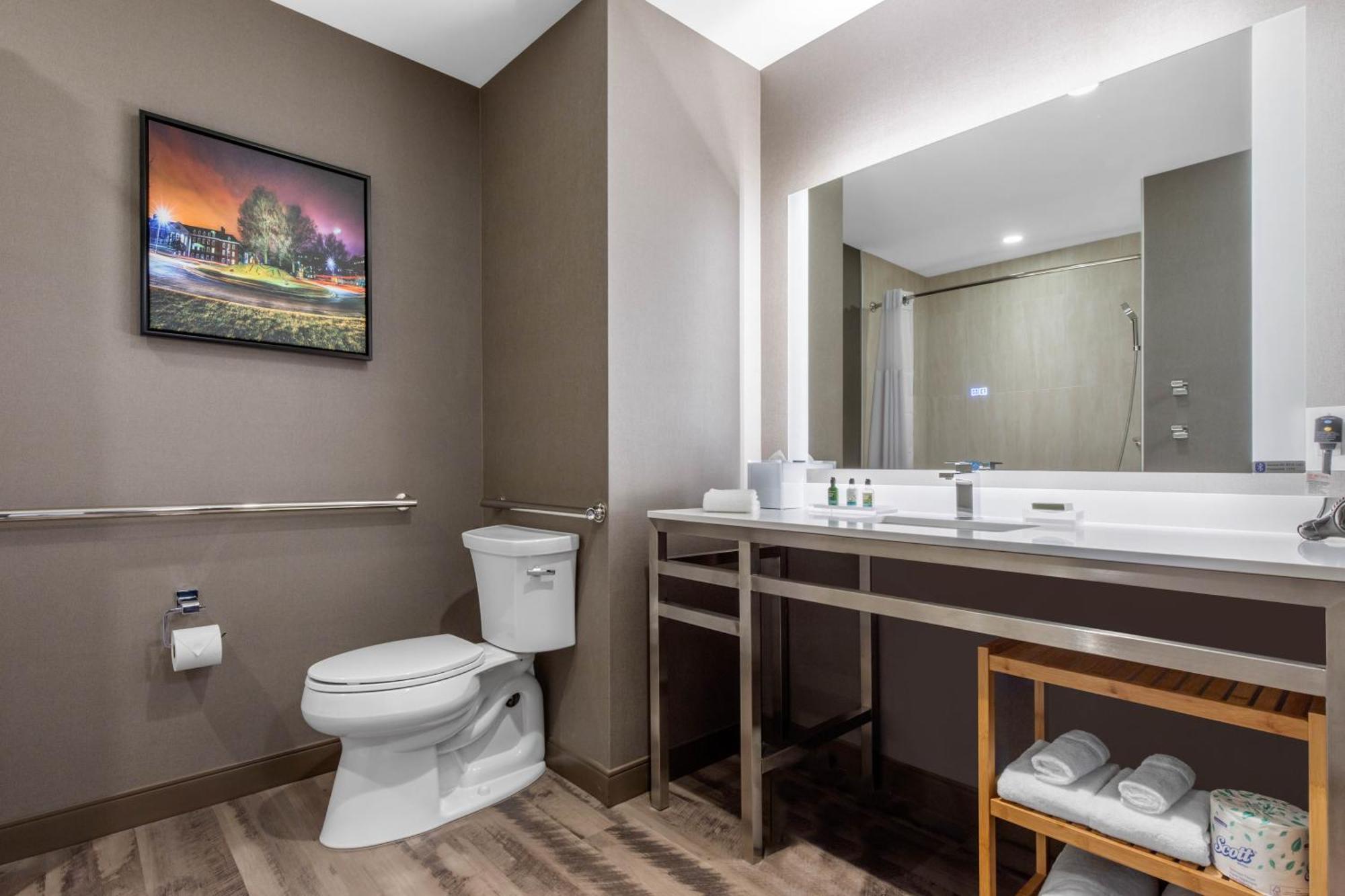 Queen Room with Two Queen Beds - Accessible/Non-Smoking