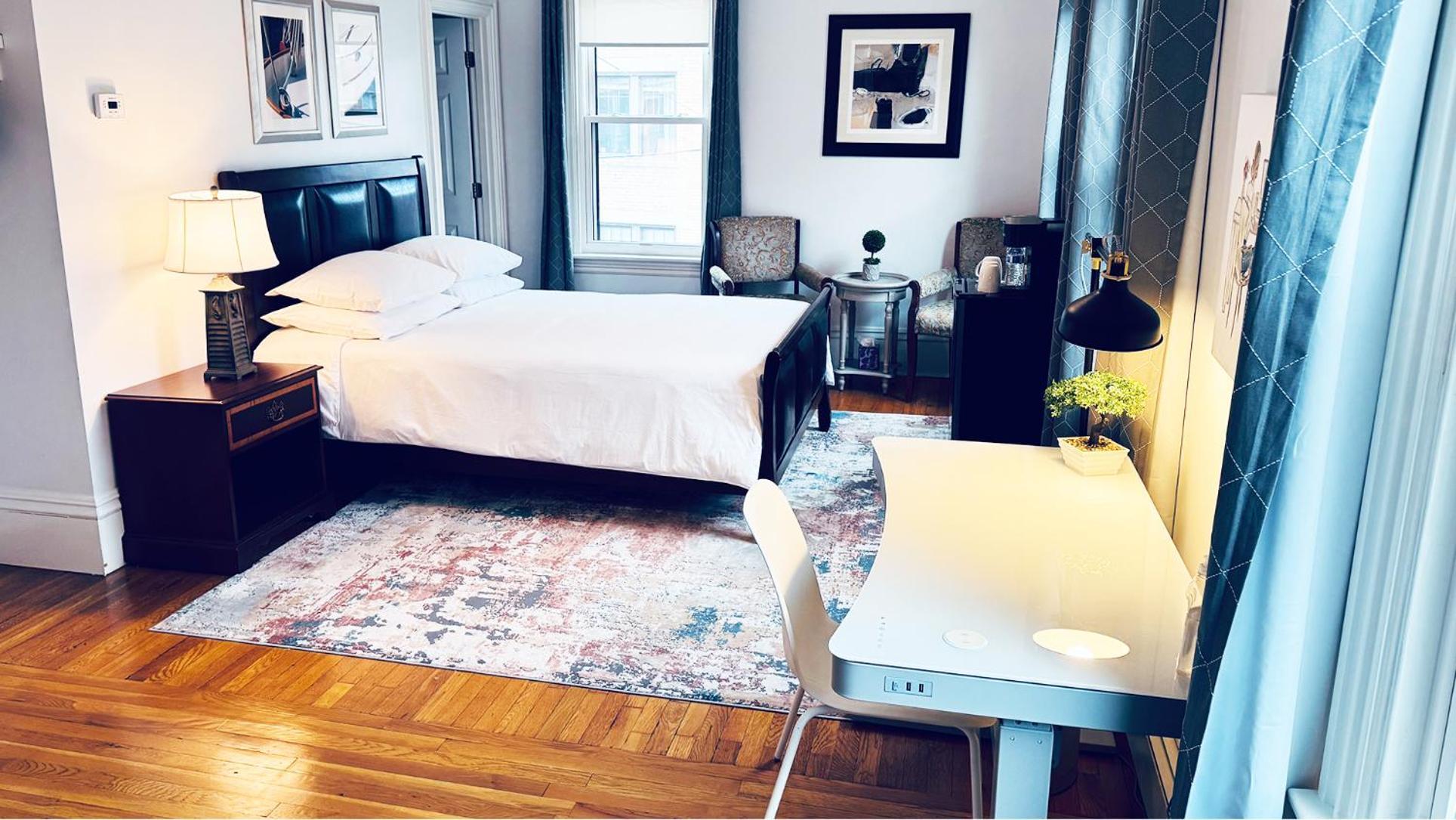 Deluxe Queen Room