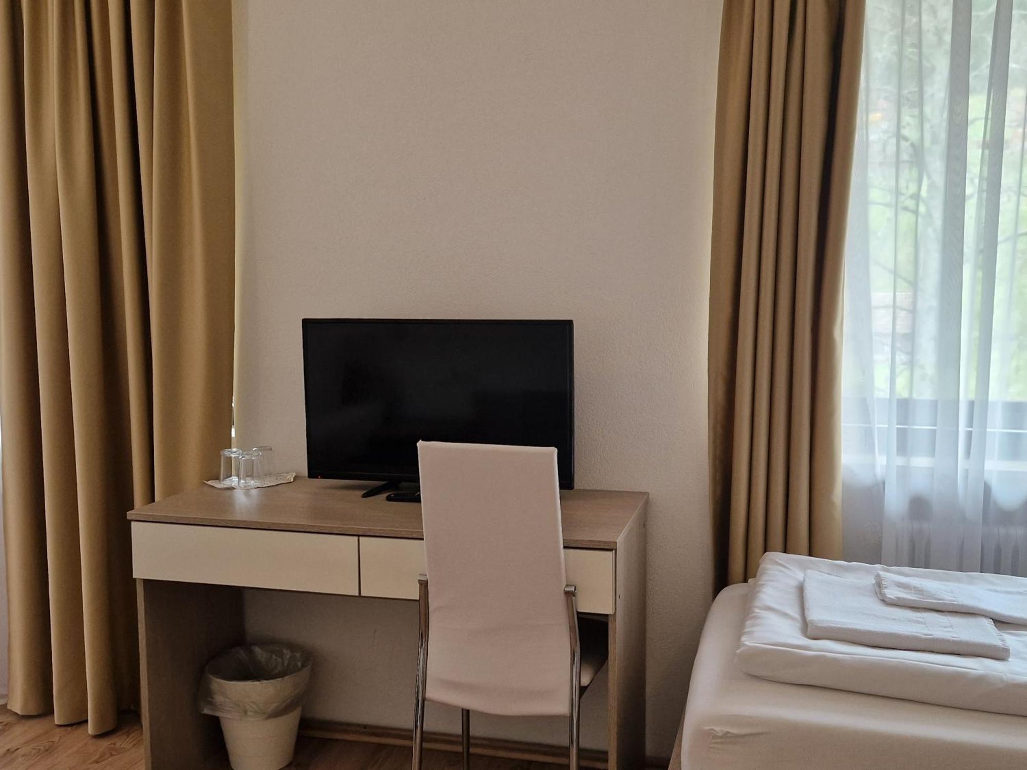 Dreibettzimmer mit Bergblick