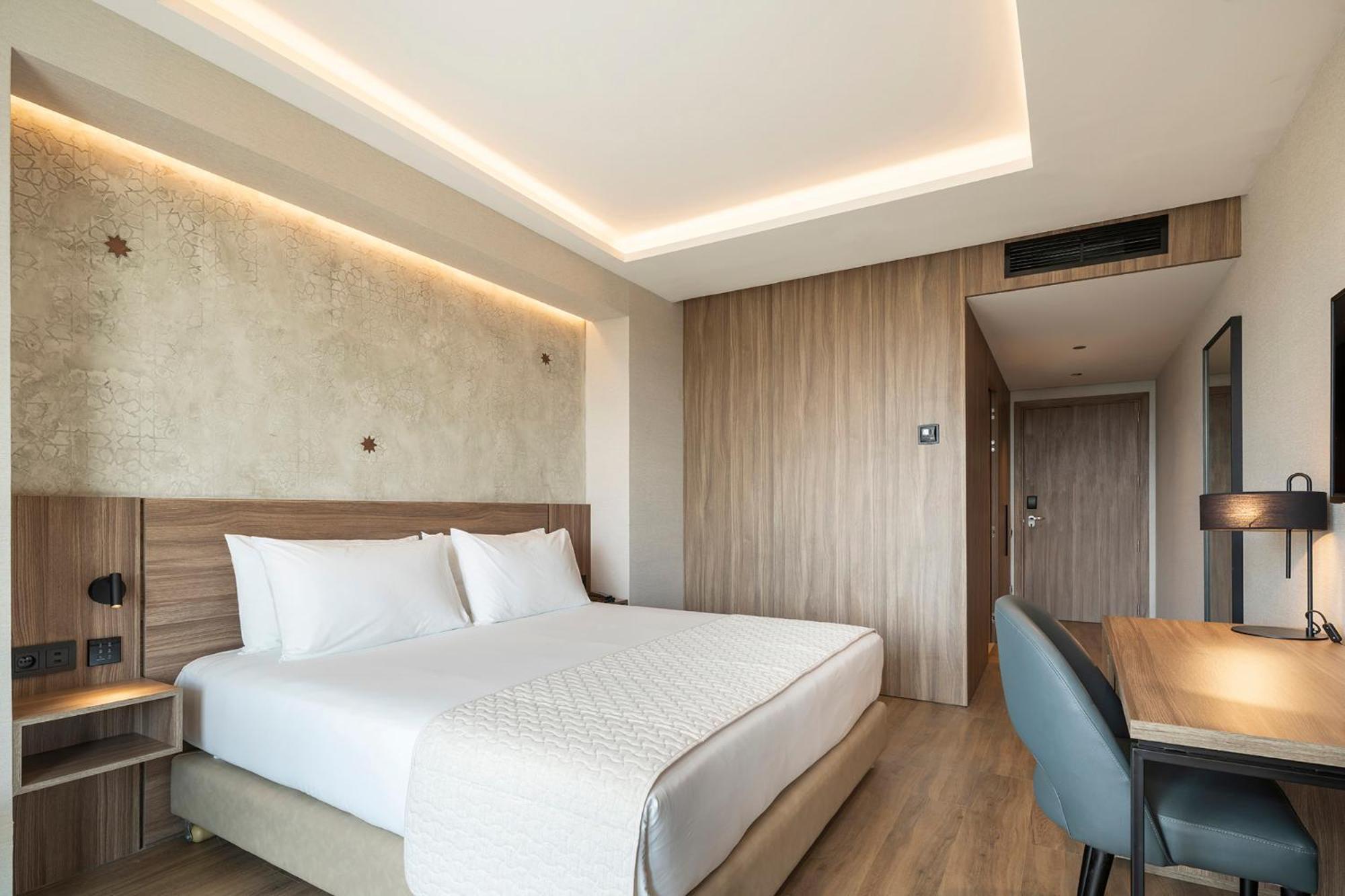 Grand Deluxe Room with Terrace