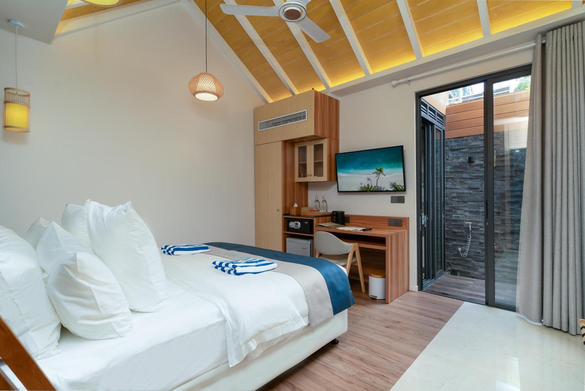 Deluxe Double or Twin Room with Pool Access