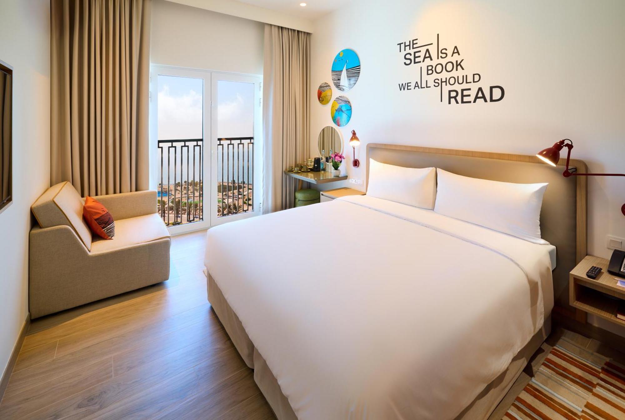 Rover Room - 36-Hour Staycation with 09:00 AM Early Check-in and 09:00 PM Late Checkout